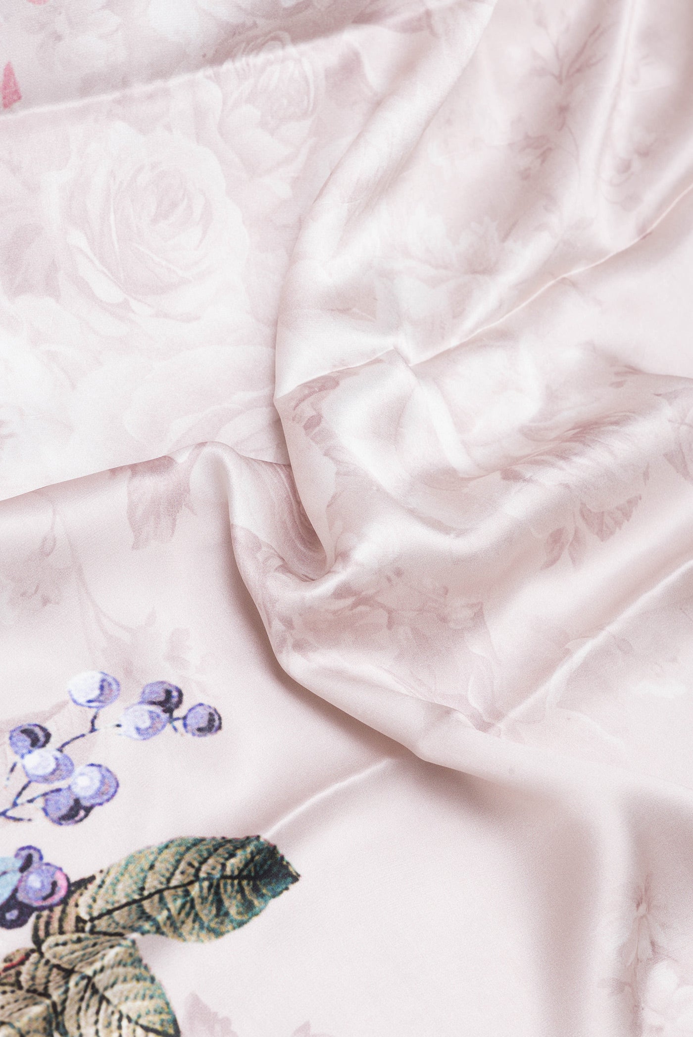 Close up of Rose Gold Dual Tone Crepe Saree with Floral Print on the body and Without Border.  displaying folds