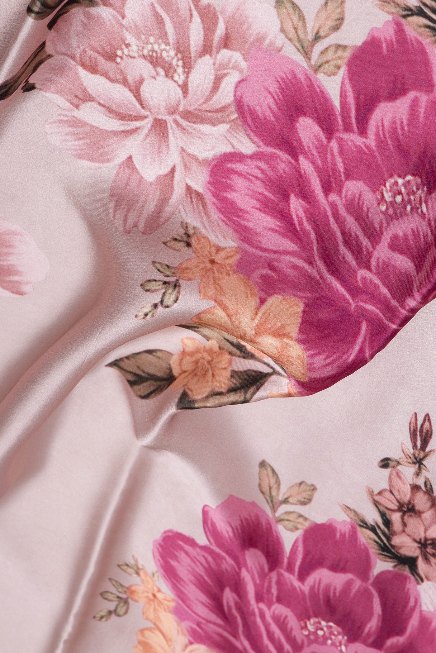 Close up of Lavender Crepe Saree with Printed design on the body and Without Border.  displaying folds