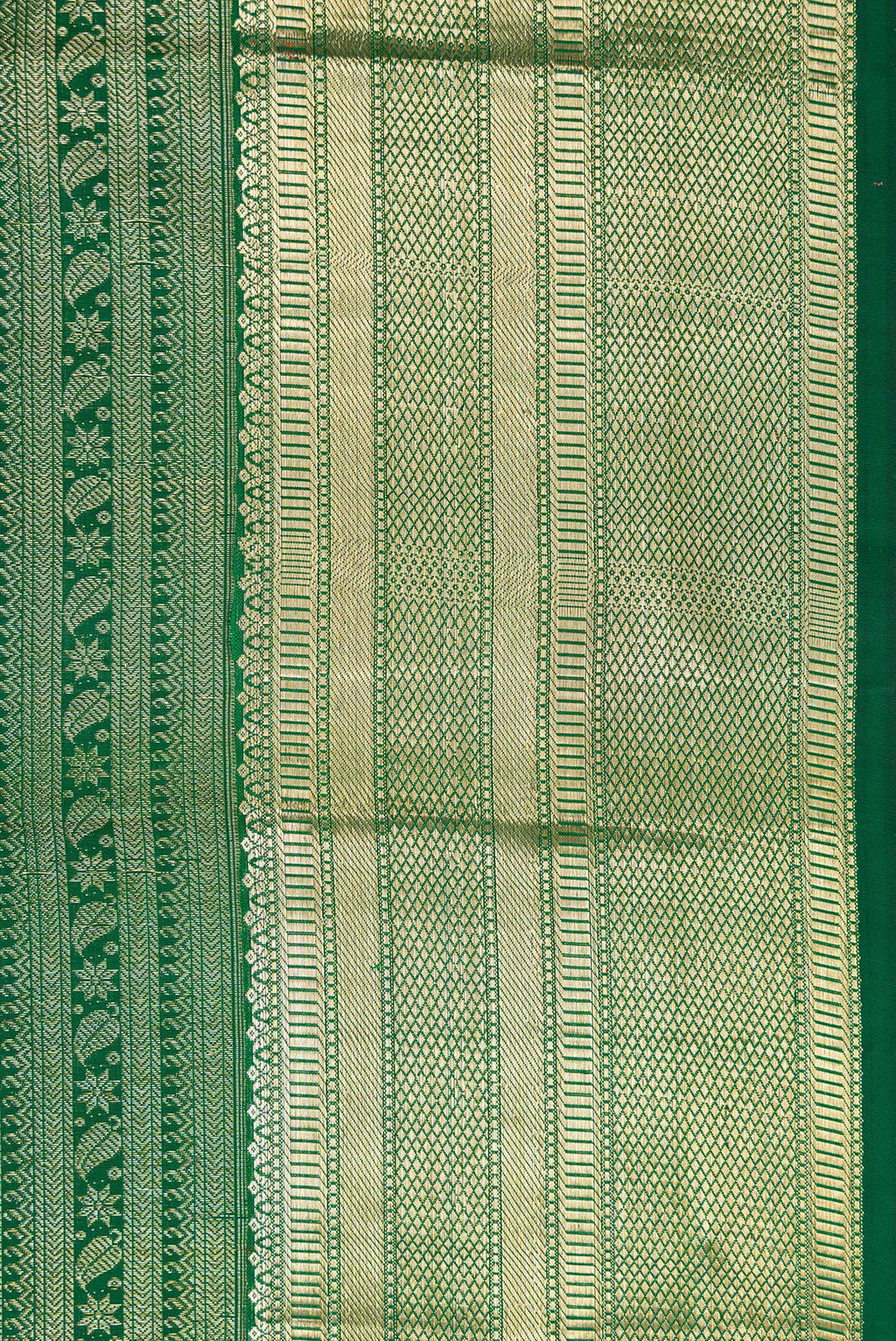 Border image of Green Dual Tone Kanchipuram Silk Saree with Zari Brocade on the body and Zari Border. 