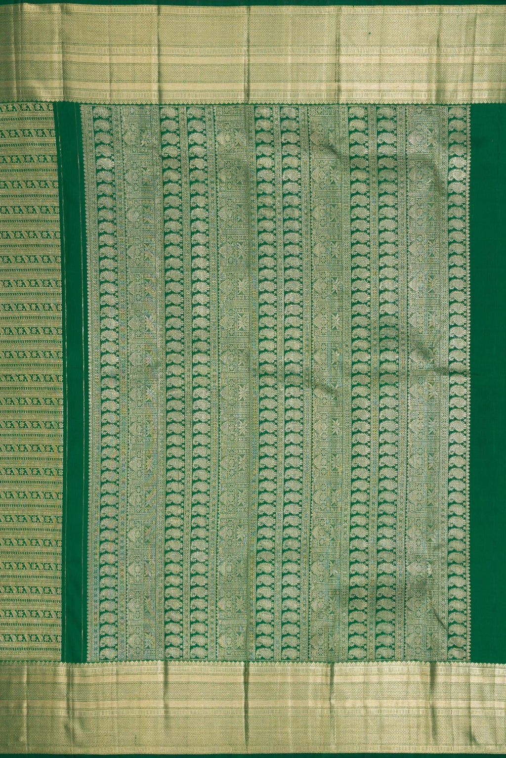Close up image of the pallu of Green Dual Tone Kanchipuram Silk Saree with Zari Brocade on the body and Zari Border. 