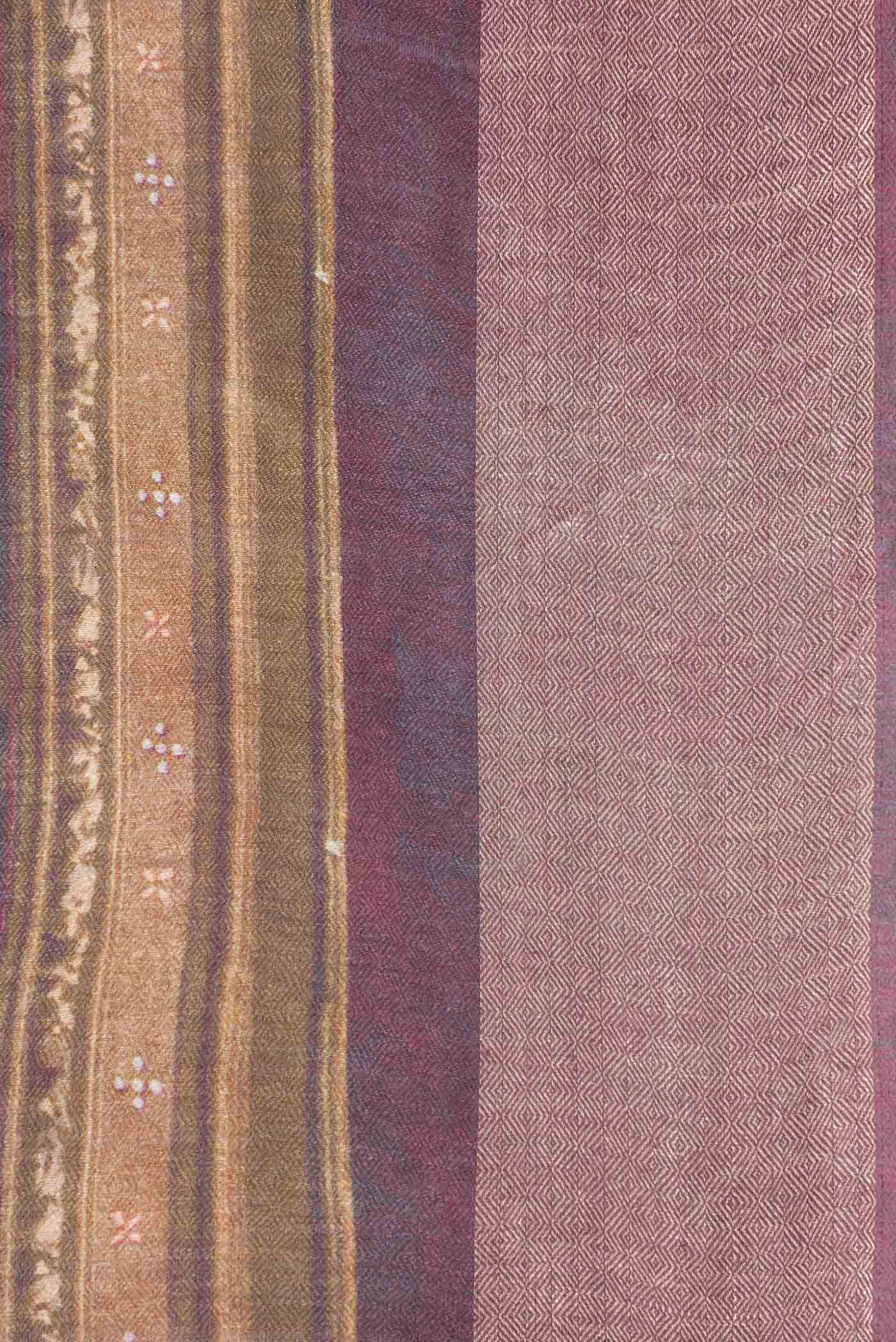 Border image of Grey Dual Tone Tussar Saree with Printed design on the body and Zari Border
