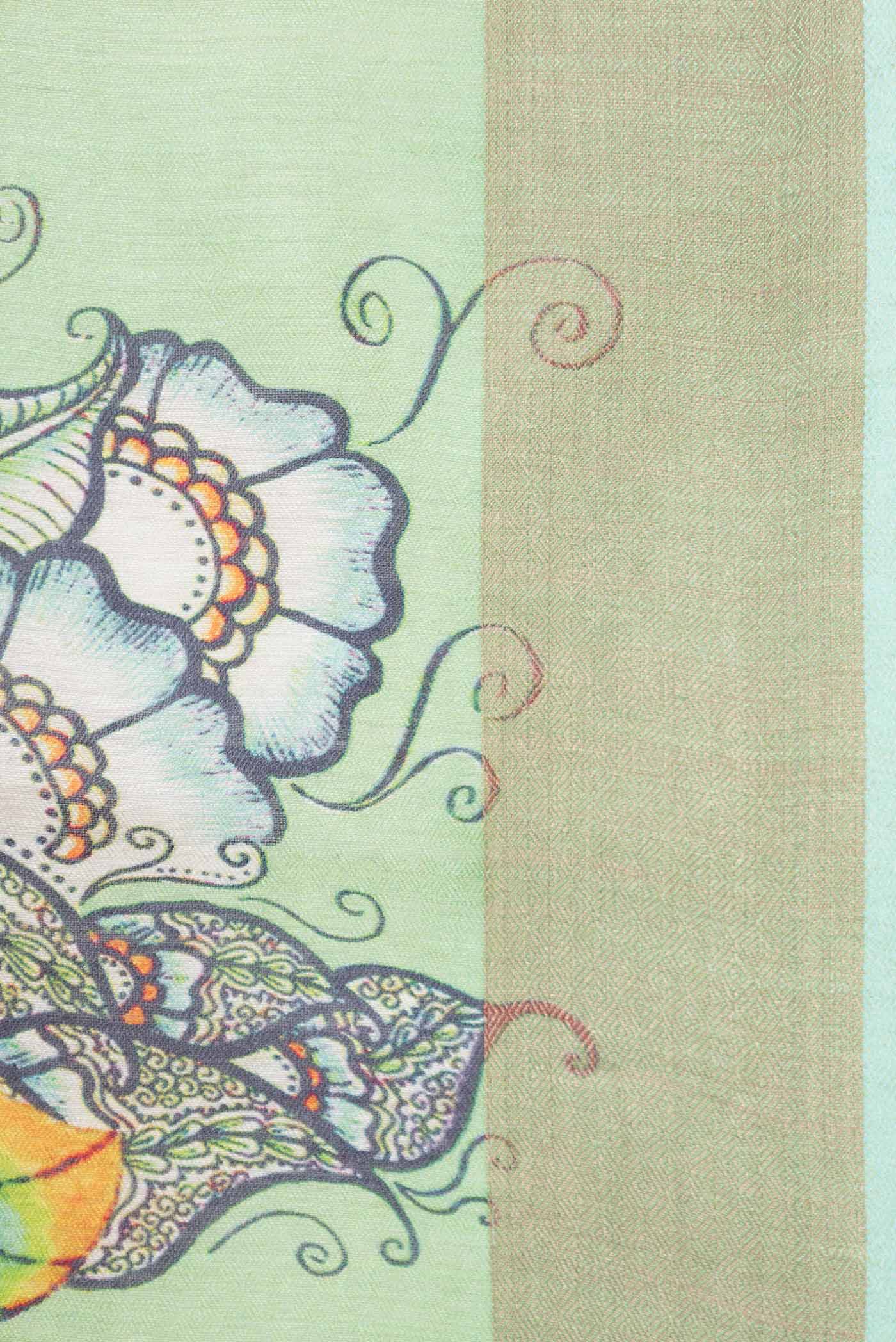 Border image of Green Dual Tone Tussar Saree with Printed design on the body and Zari Border