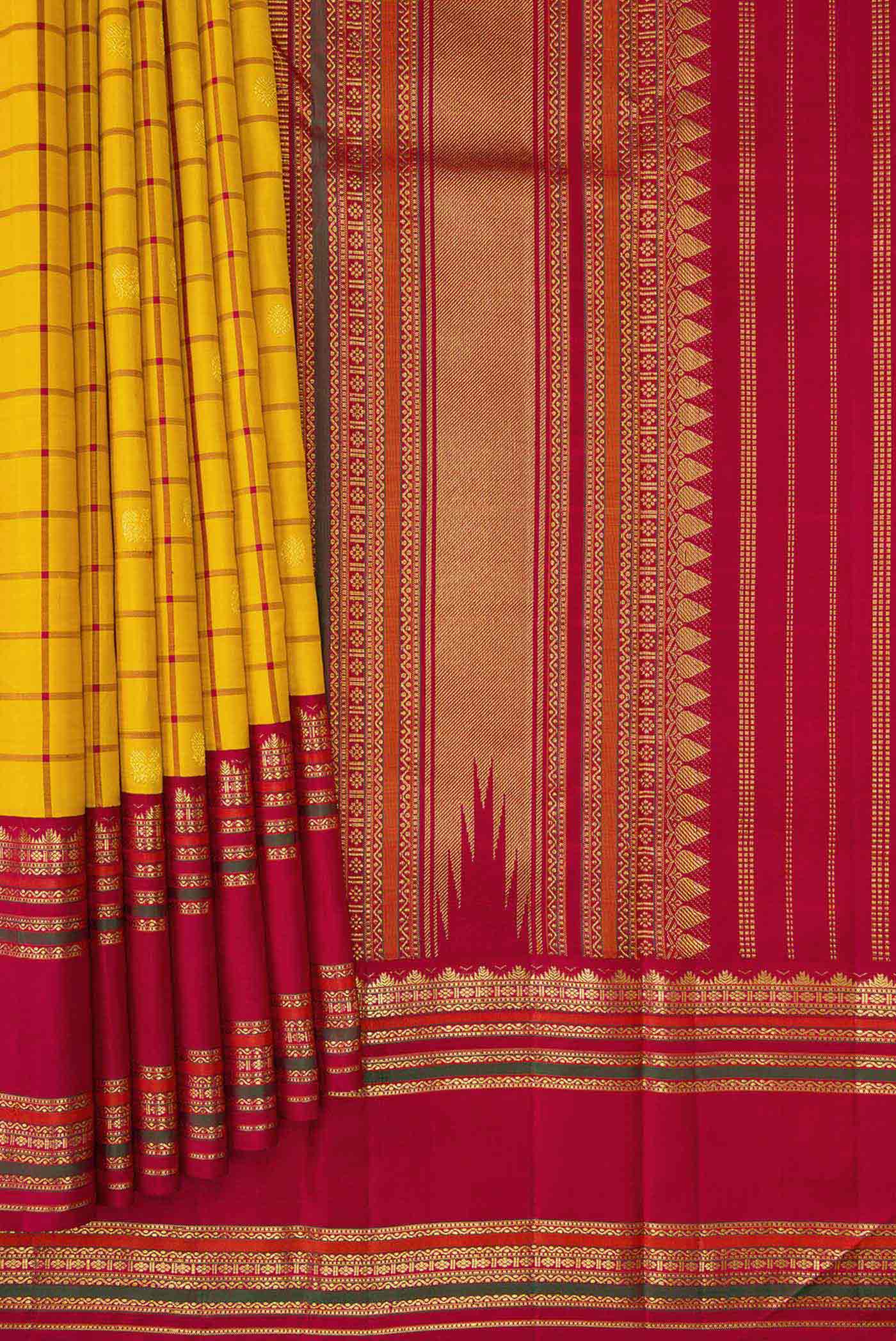 Pleats and pallu of Yellow Dual Tone Kanjivaram Silk Saree with Checked design on the body and Zari Border. 