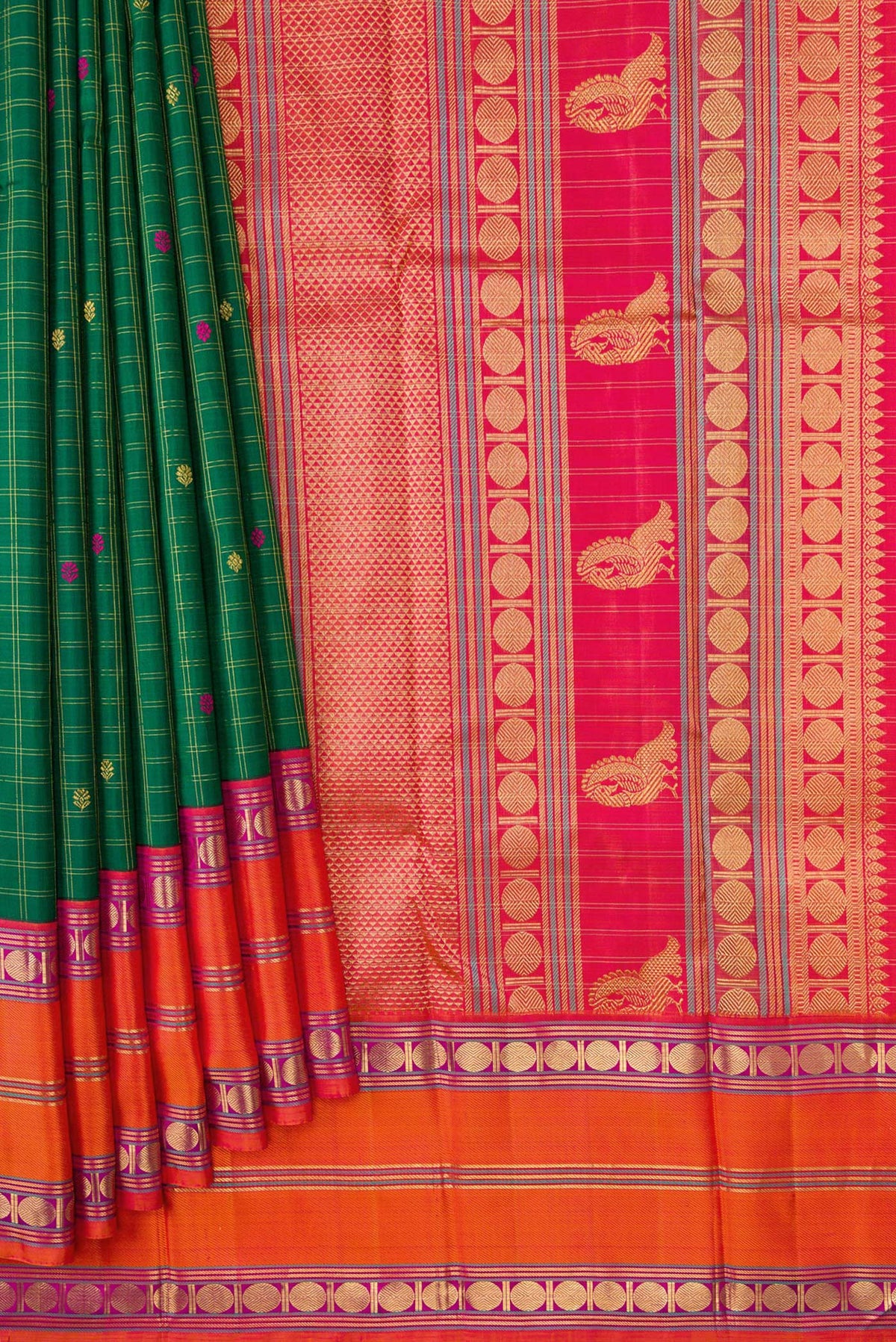 Pleats and pallu of Green Dual Tone Kanjivaram Silk Saree with Checked design on the body and Zari Border. 