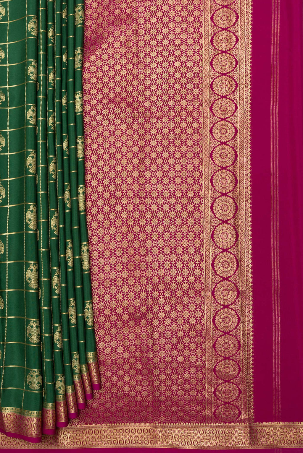 Pleats and pallu of Green Mysore Silk Saree with Checked design on the body and Zari Border. 
