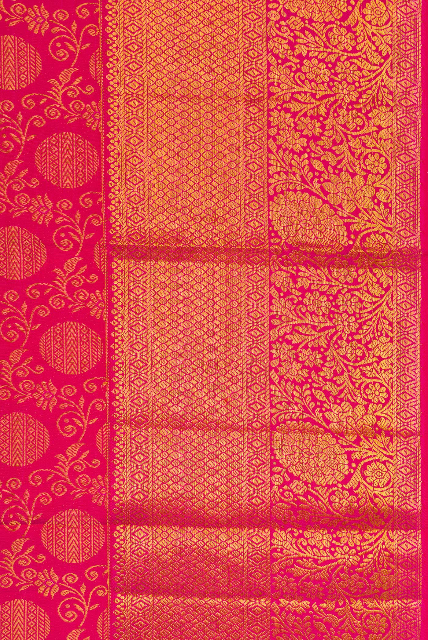 Border image of Pink Dual Tone Kanjivaram Silk Saree with Zari Brocade on the body and Zari Border. 
