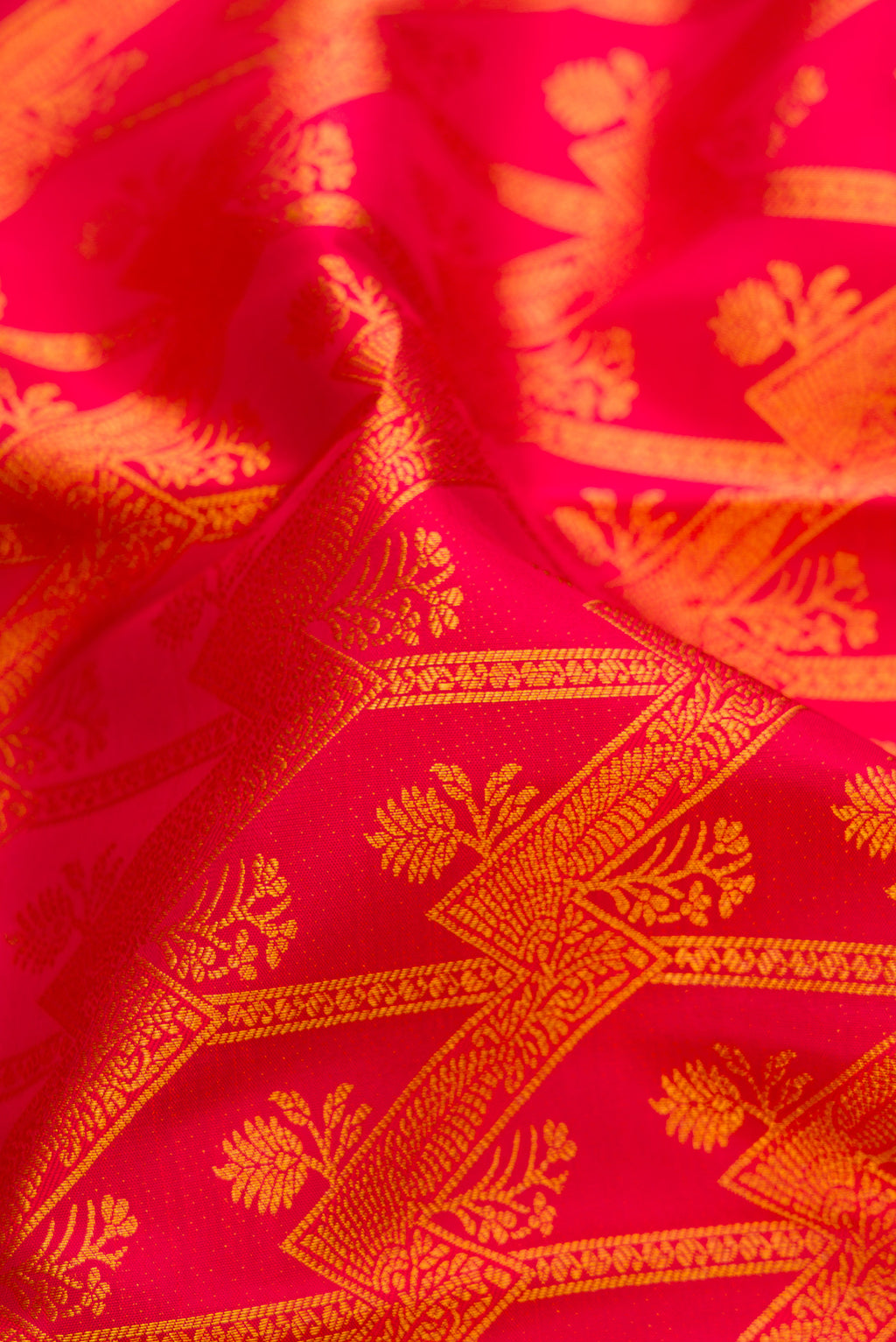 Close up of Dark Pink Dual Tone Kanjivaram Silk Saree with Zari Brocade on the body and Zari Border.  displaying folds