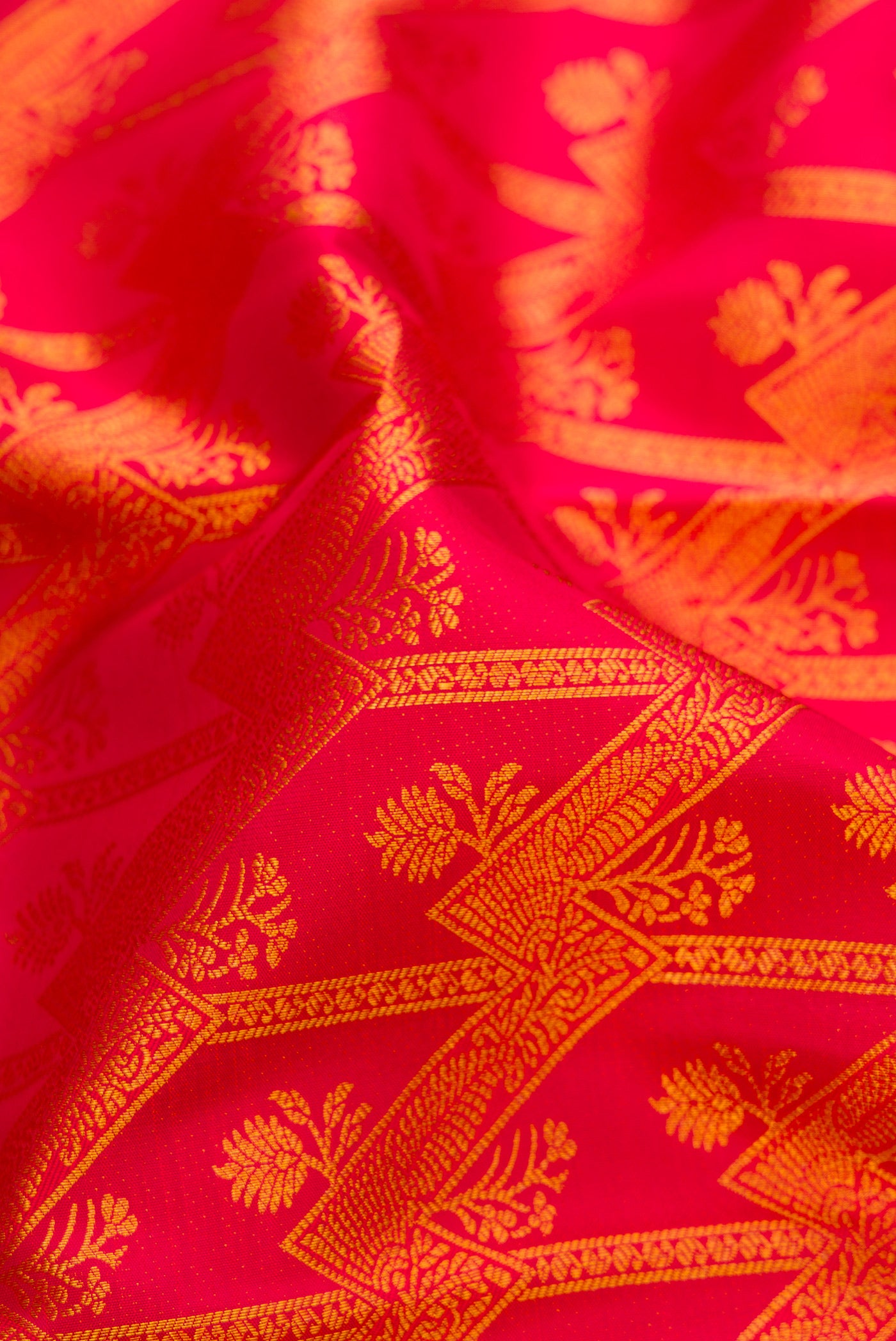 Close up of Dark Pink Dual Tone Kanjivaram Silk Saree with Zari Brocade on the body and Zari Border.  displaying folds