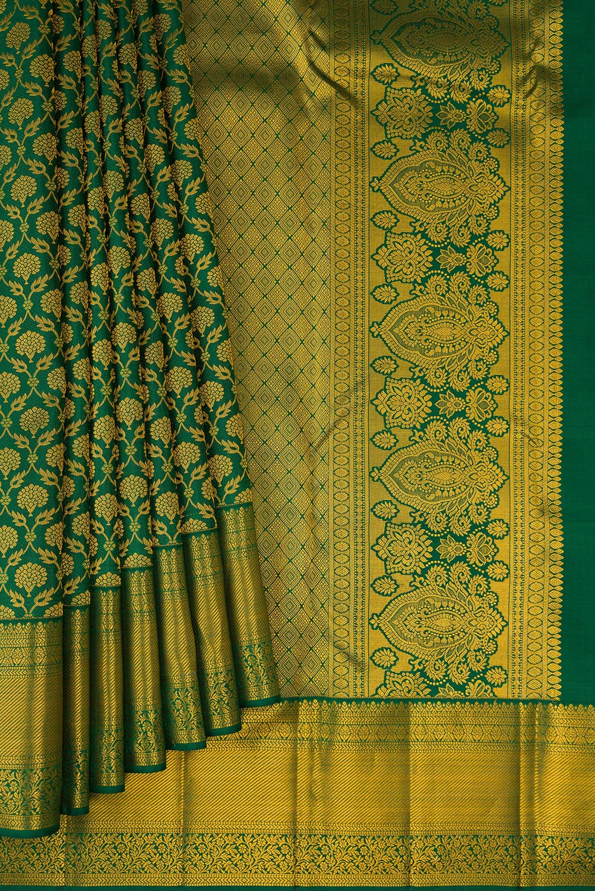 Pleats and pallu of Pure Silk Green Kanjivaram Saree with Zari Brocade on the body and Zari Border. 