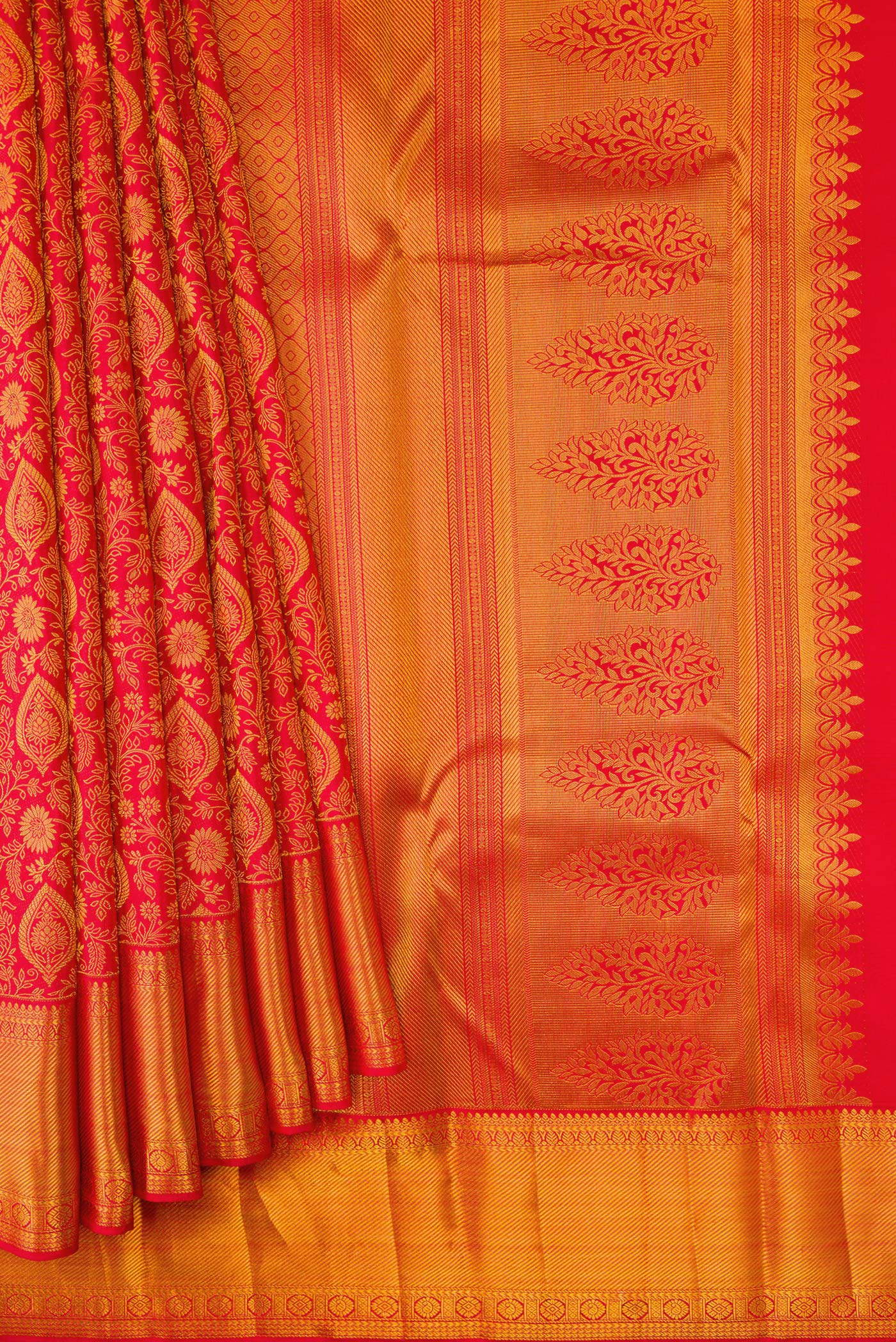 Pleats and pallu of Red Dual Tone Kanjivaram Silk Saree with Zari Brocade on the body and Zari Border. 
