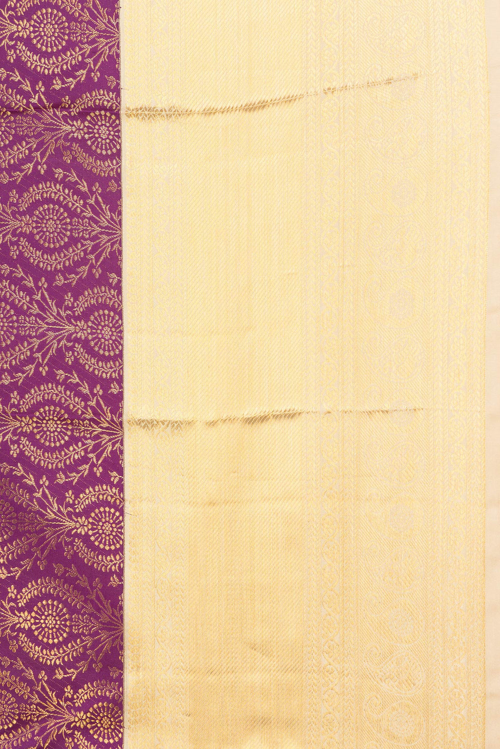 Border image of Magenta Dual Tone Kanchipuram Silk Saree with Zari Brocade on the body and Zari Border. 