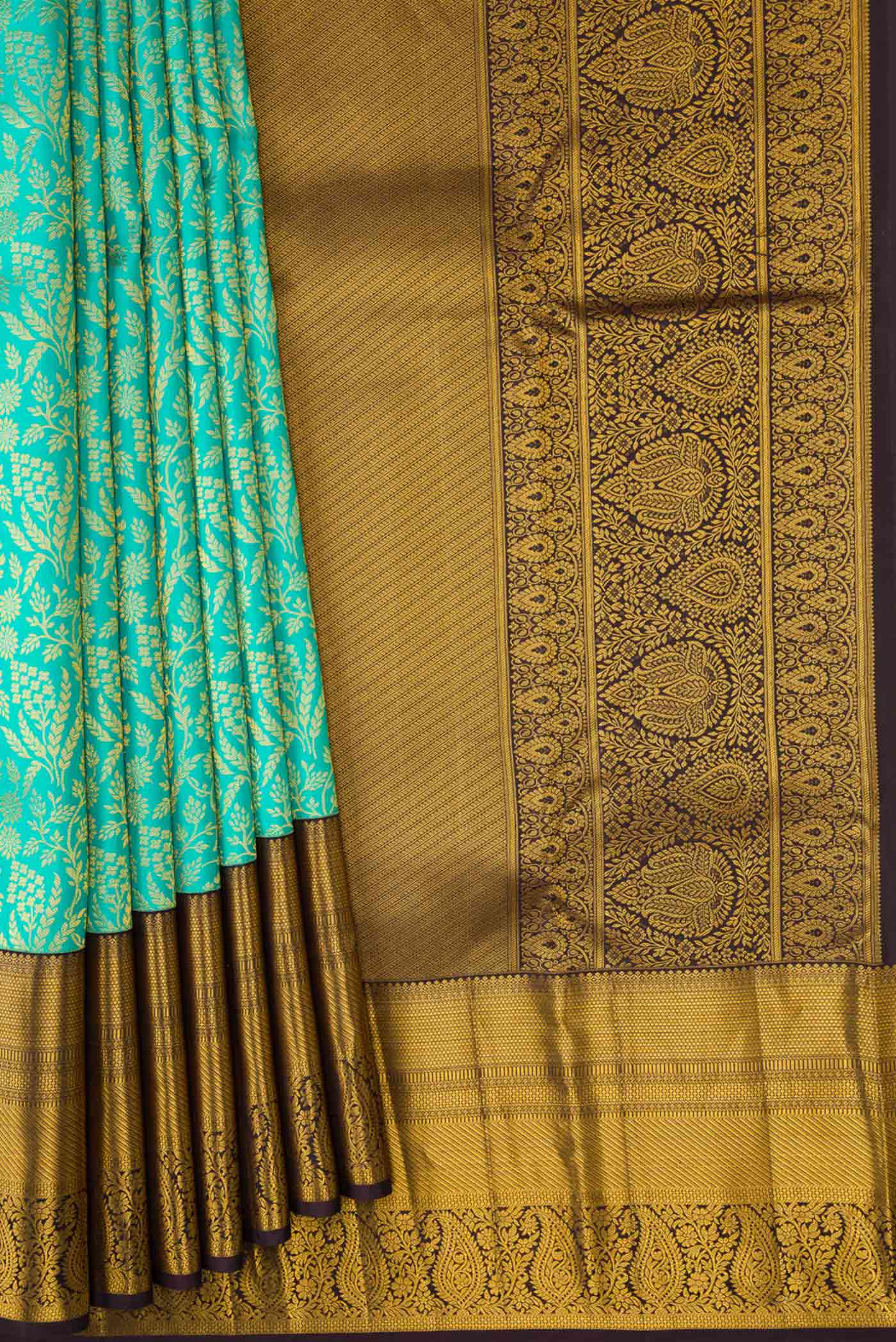 Pleats and pallu of Sea Green Dual Tone Kanchipuram Silk Saree with Zari Brocade on the body and Zari Border. 
