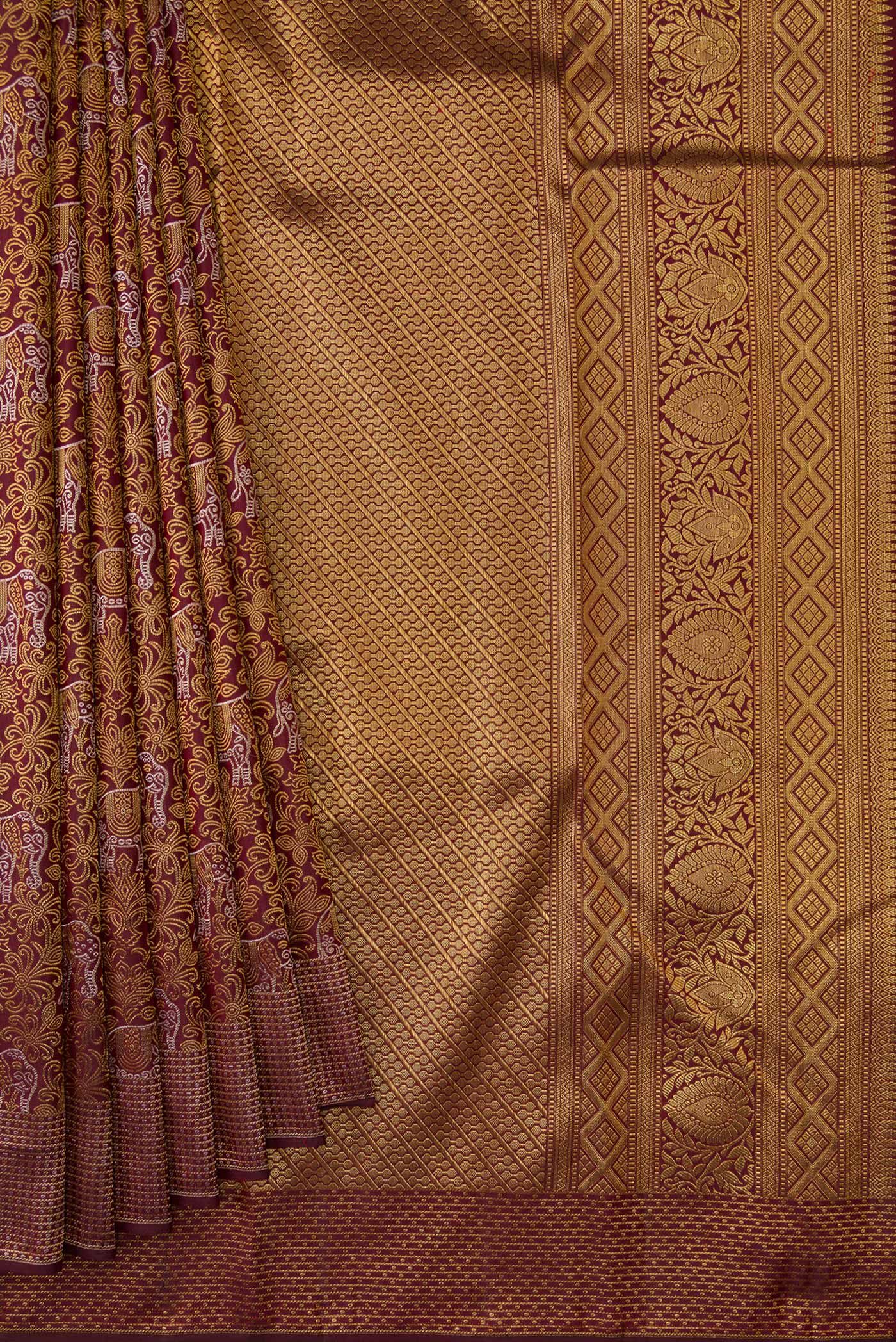 Pleats and pallu of Maroon Dual Tone Kanchipuram Silk Saree with Zari Brocade on the body and Zari Border. 