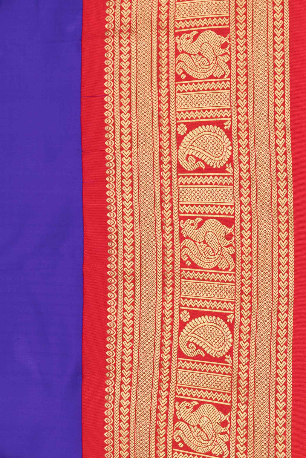Border image of Royal Blue Dual Tone Kanchipuram Saree with Plain Body and Zari Border. 