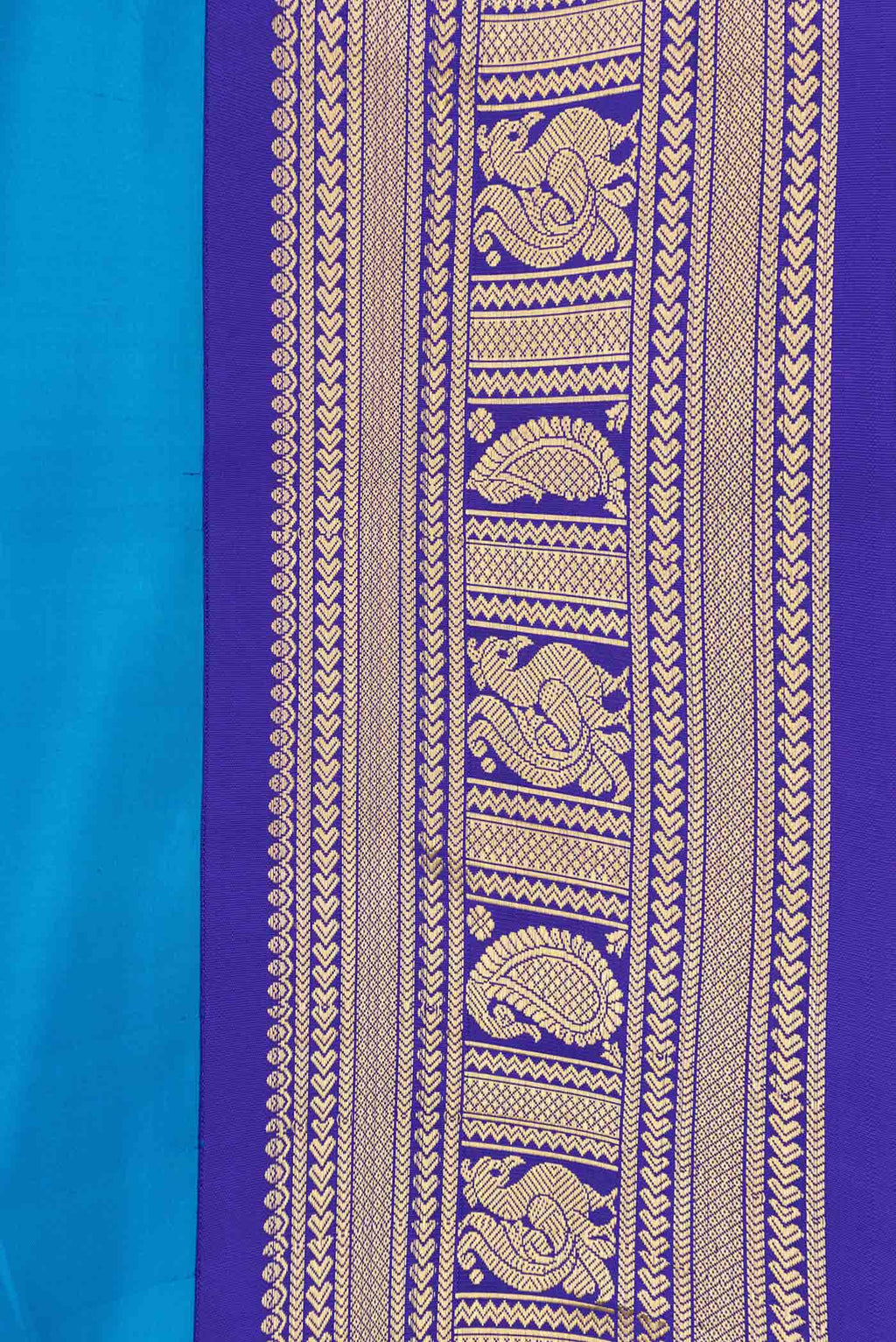 Border image of Peacock Blue Dual Tone Kanchipuram Saree with Plain Body and Zari Border. 