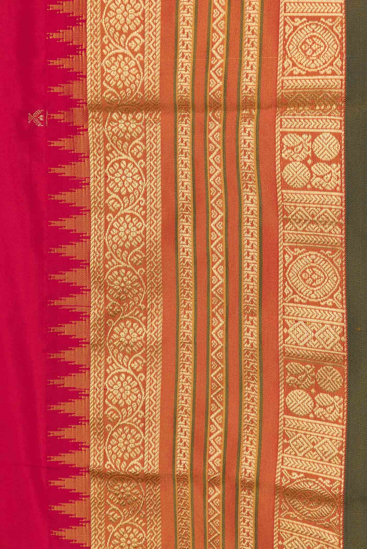 Border image of Pink Bangalore Silk Saree with Zari Butta on the body and Zari Border