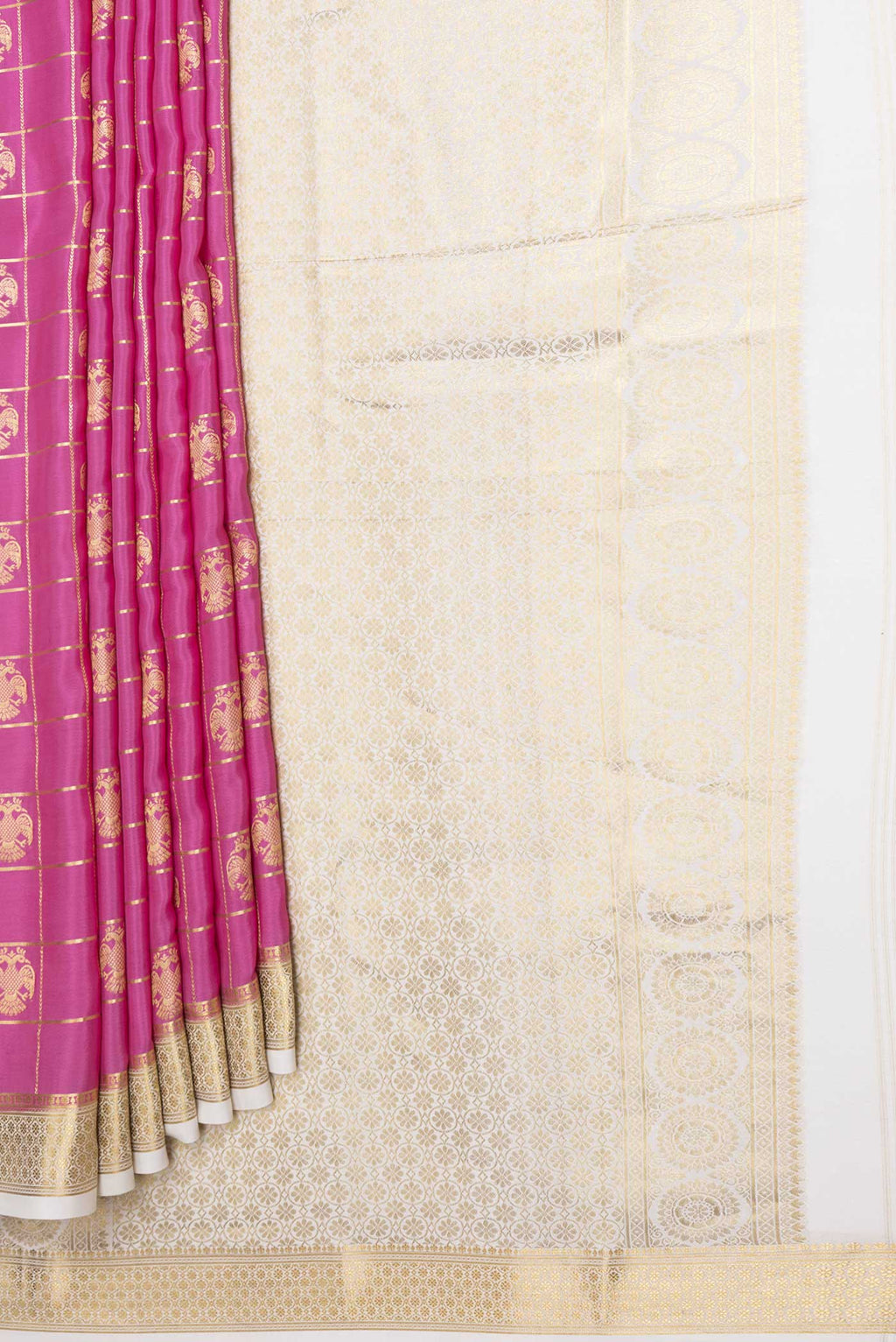 Pleats and pallu of Pink Dual Tone Mysore Crepe Saree with Checked design on the body and Zari Border