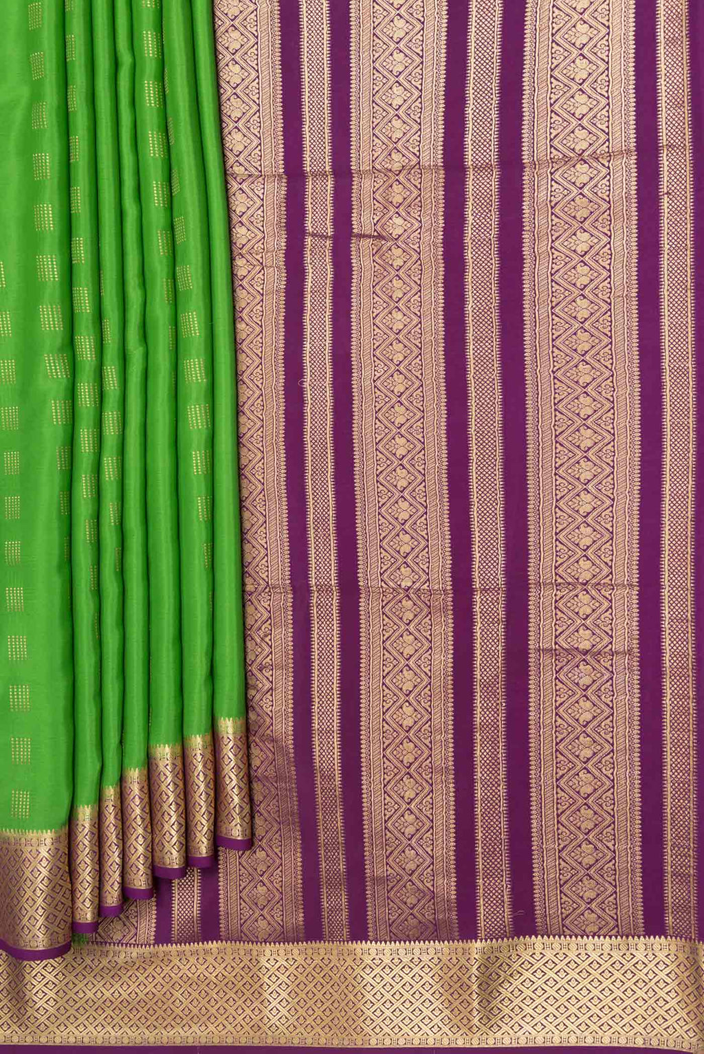 Pleats and pallu of Green Dual Tone Mysore Crepe Saree with Zari Butta on the body and Zari Border