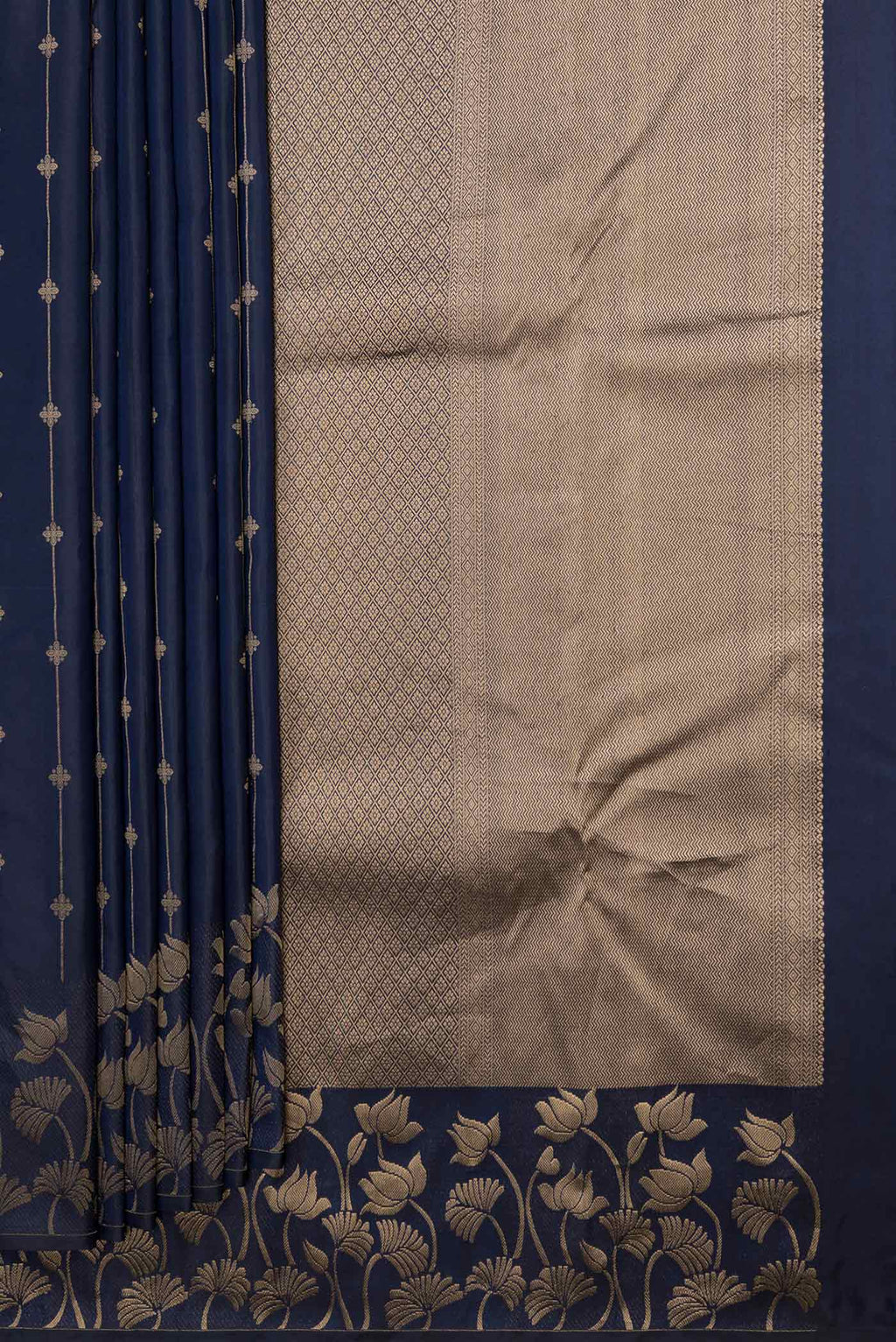 Pleats and pallu of Navy Blue Dual Tone Kanchipuram Silk Saree with Zari Butta on the body and Fancy Border