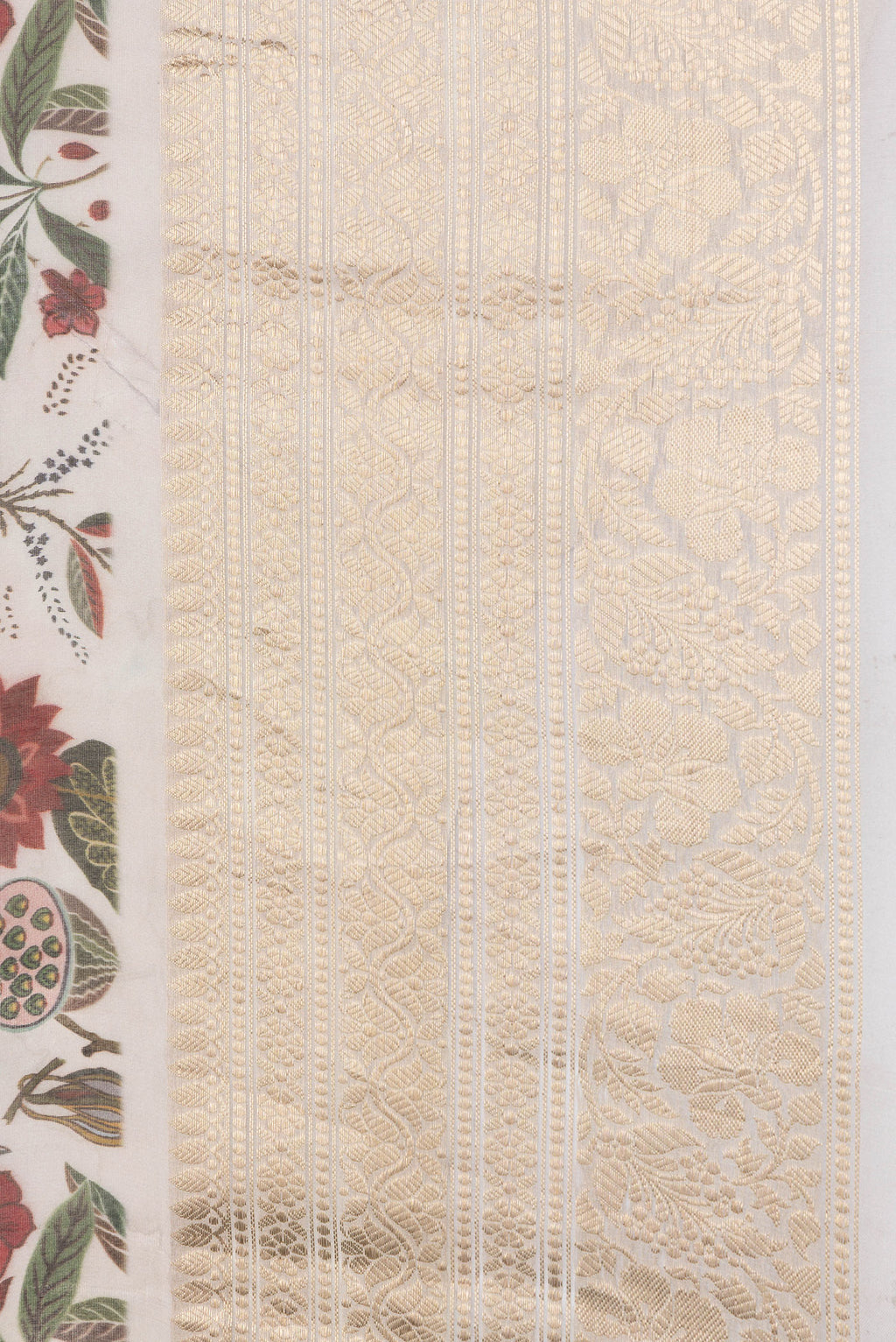 Border image of Grey Dual Tone Organza Silk Saree with Printed design on the body and Zari Border. 