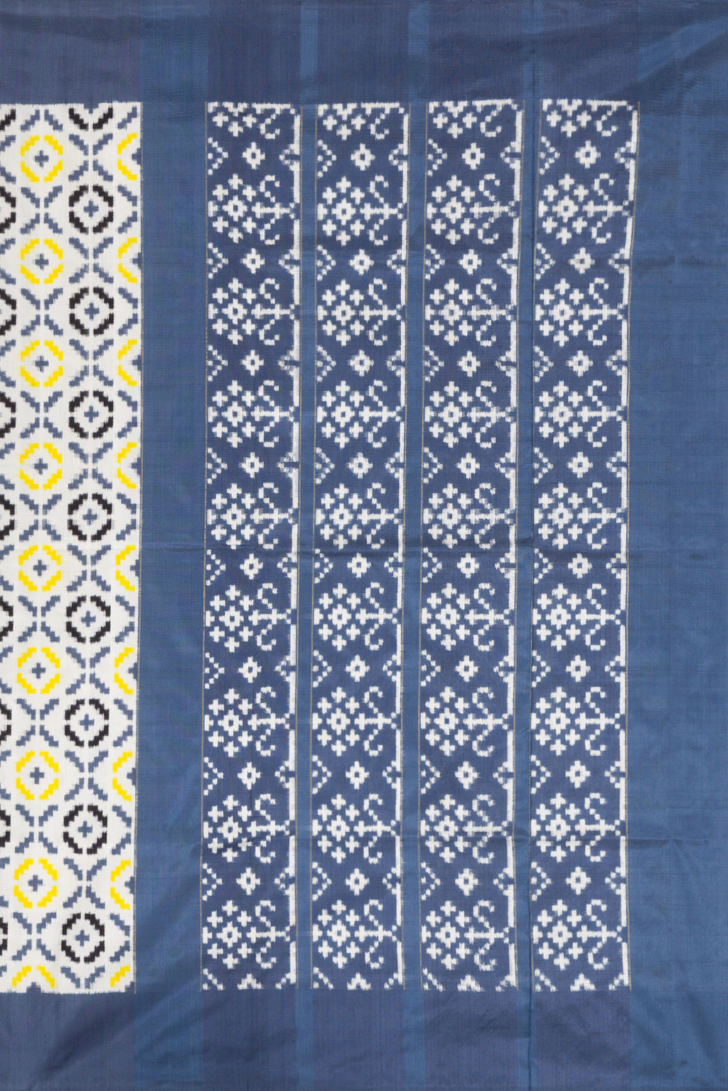 Close up image of the pallu of Off White Dual Tone Double Ikat Saree with Ikat Print on the body and Plain Border. 