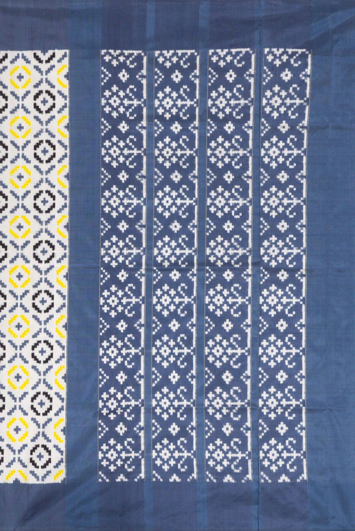 Close up image of the pallu of Off White Dual Tone Double Ikat Saree with Ikat Print on the body and Plain Border. 