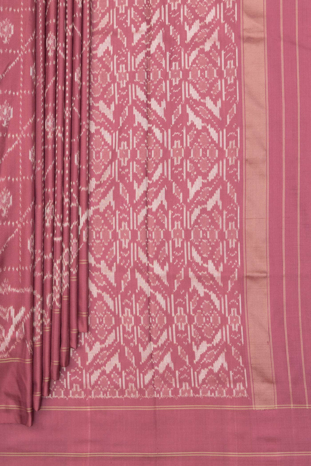 Pleats and pallu of Pure Silk Mauve Pochampally Saree with Ikat design on the body and Plain Border. 