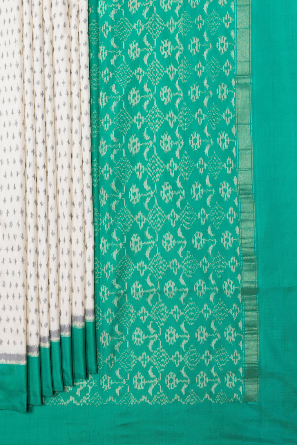 Pleats and pallu of Off White Dual Tone Double Ikat Saree with Ikat Print on the body and Plain Border. 