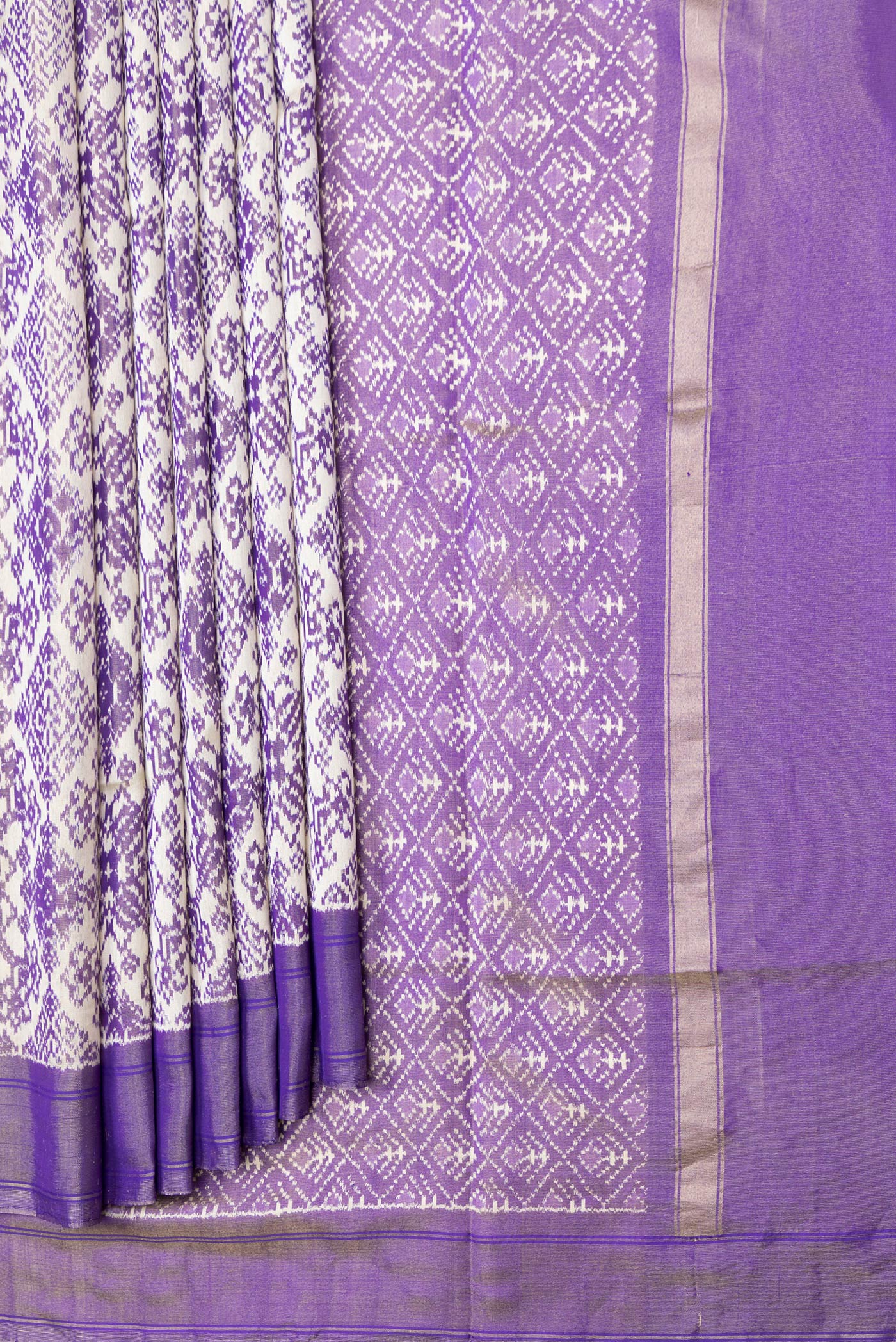 Pleats and pallu of Off White Dual Tone Double Ikat Saree with Ikat Print on the body and Ikat Border. 