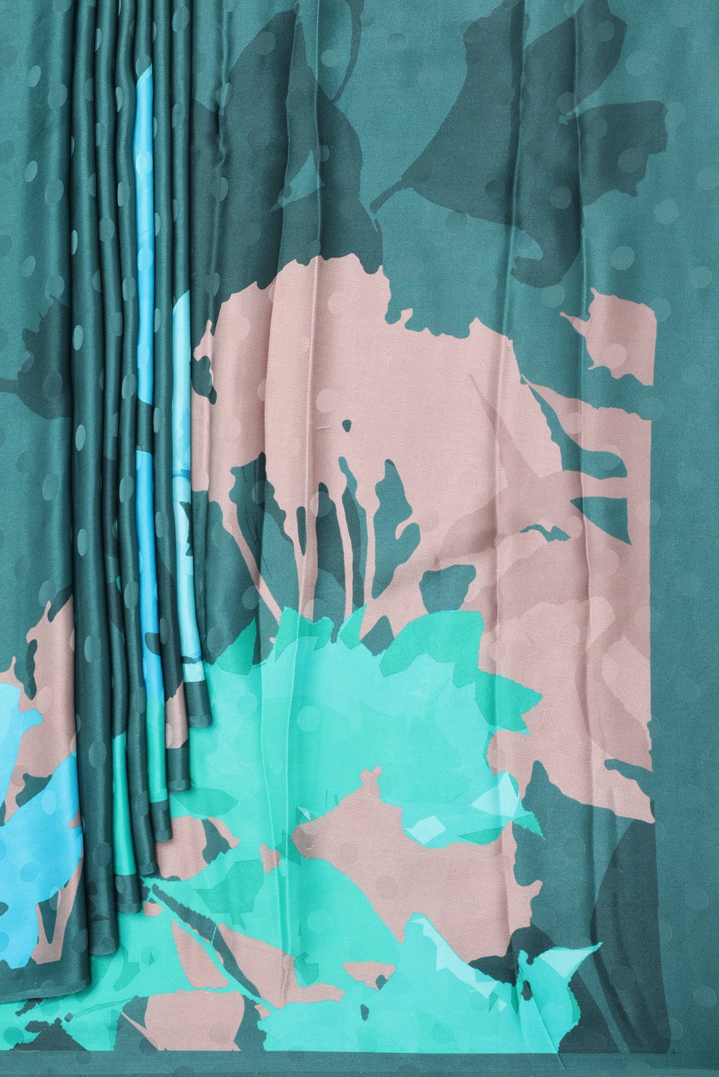 Pleats and pallu of Green Dual Tone Crepe Saree with Printed design on the body and Plain Border. 