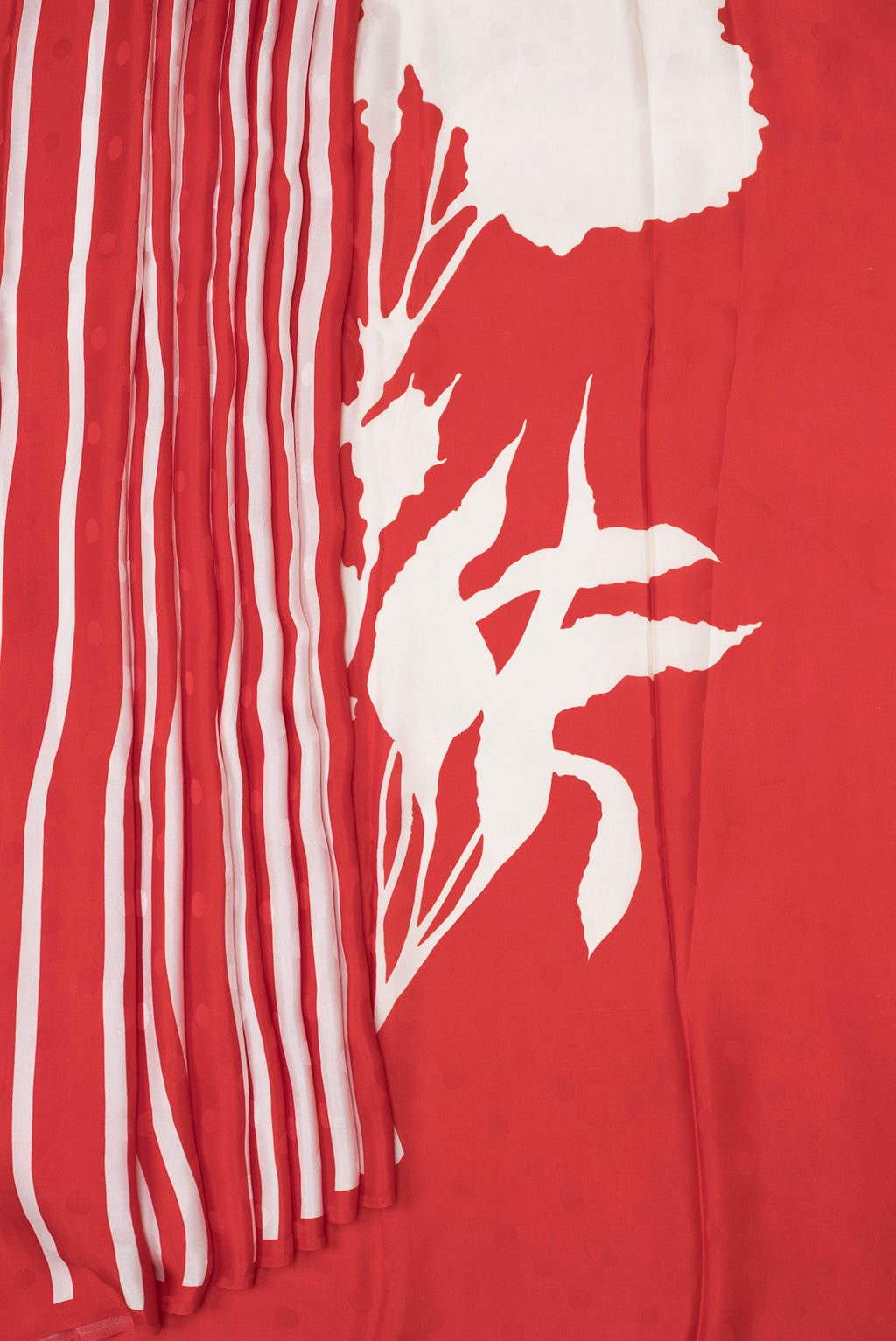Pleats and pallu of Red Dual Tone Mysore Crepe Saree with Printed design on the body and Without Border. 