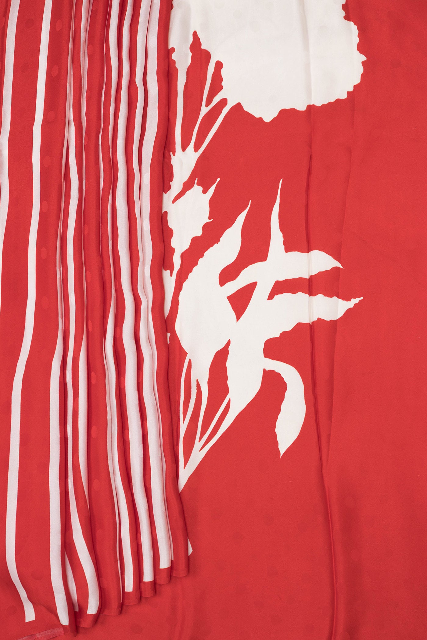 Pleats and pallu of Red Dual Tone Mysore Crepe Saree with Printed design on the body and Without Border. 