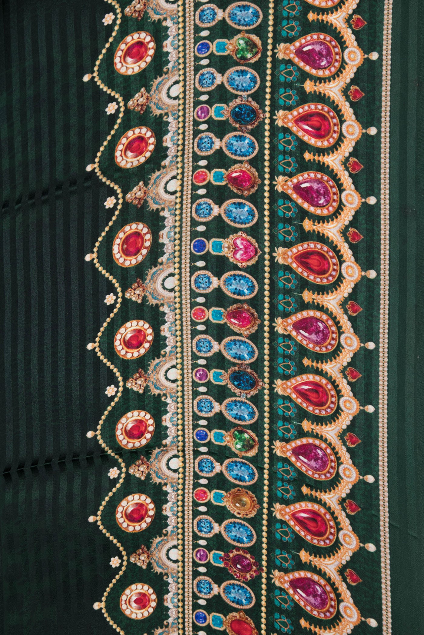 Border image of Bottle Green Dual Tone Mysore Crepe Saree with Printed design on the body and Printed Border. 