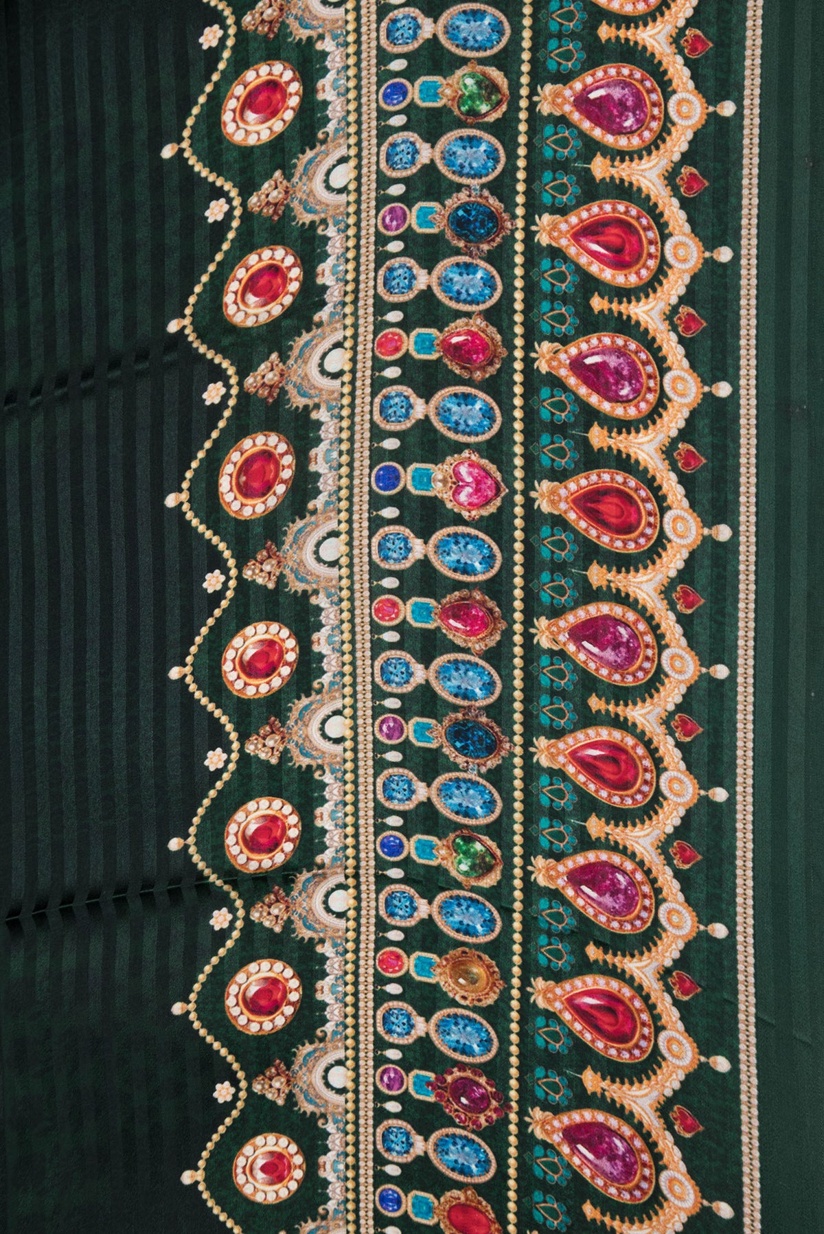 Border image of Bottle Green Dual Tone Mysore Crepe Saree with Printed design on the body and Printed Border. 