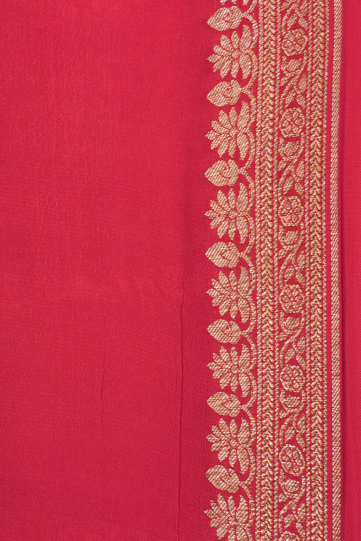 Border image of Red Dual Tone Mysore Georgette Saree with Plain Body and Zari Border. 