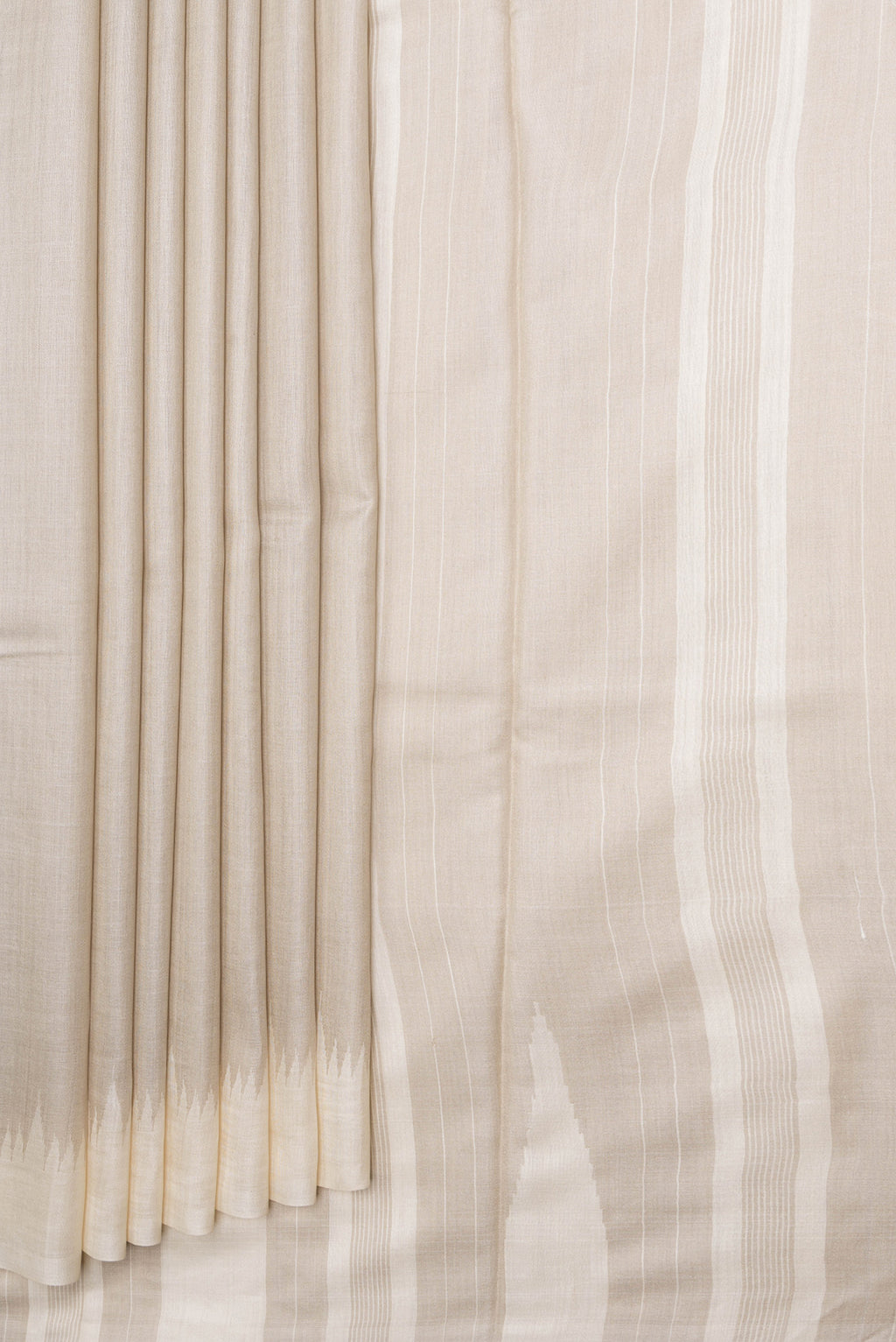 Pleats and pallu of Beige Dual Tone Tussar Silk Saree with Plain Body and Printed Border. 