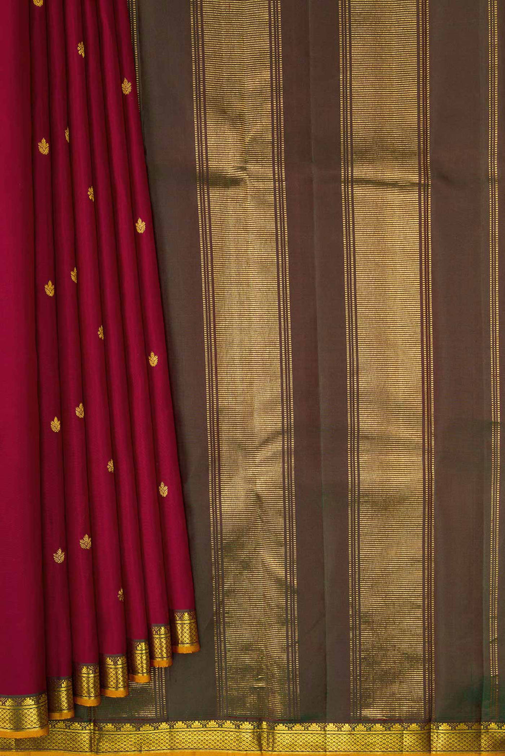 Pleats and pallu of Maroon Dual Tone Kanchipuram Silk Saree with Zari Butta on the body and Zari Border. 