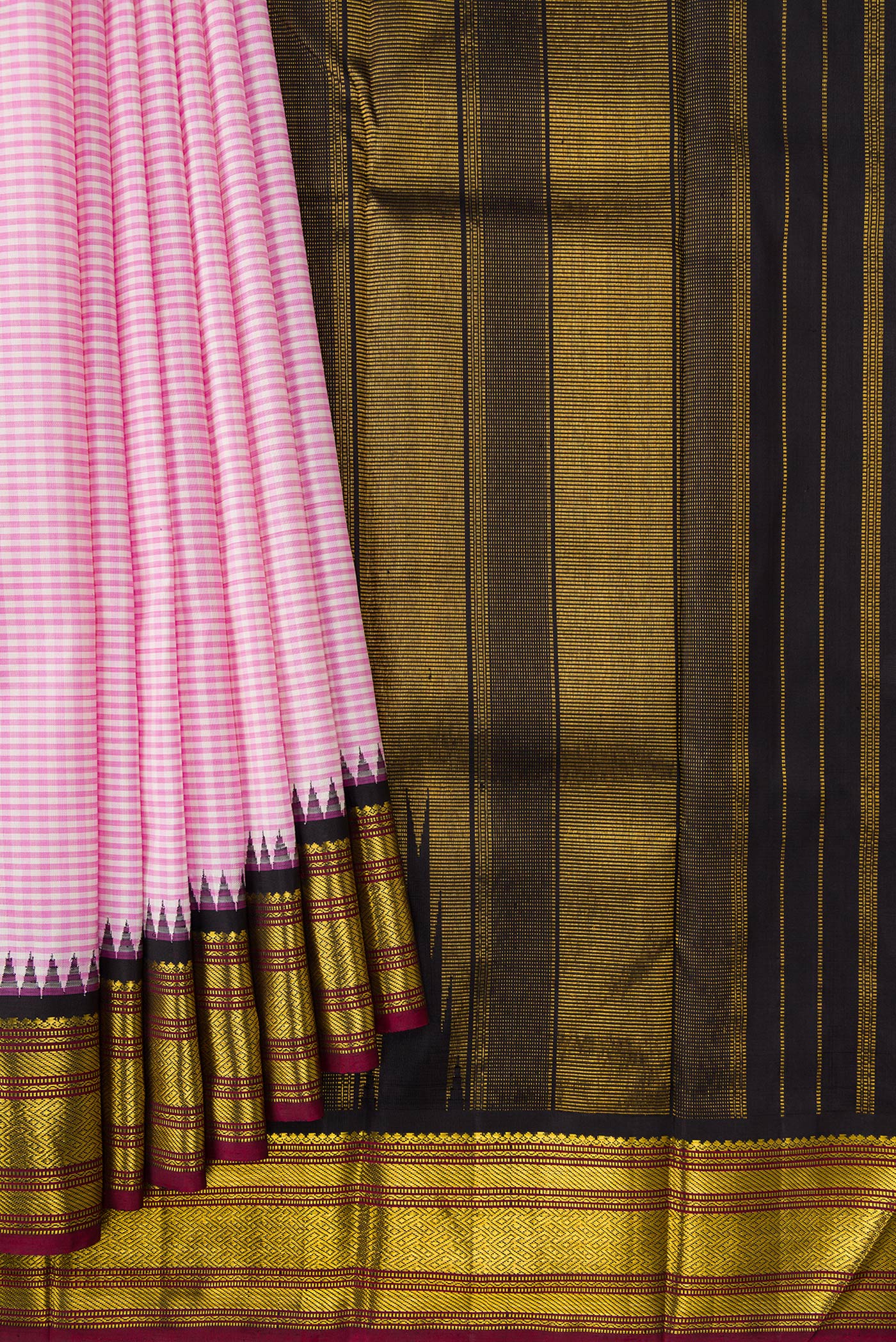 Pleats and pallu of Pink Dual Tone Kanjivaram Silk Saree with Checked design on the body and Zari Border. 