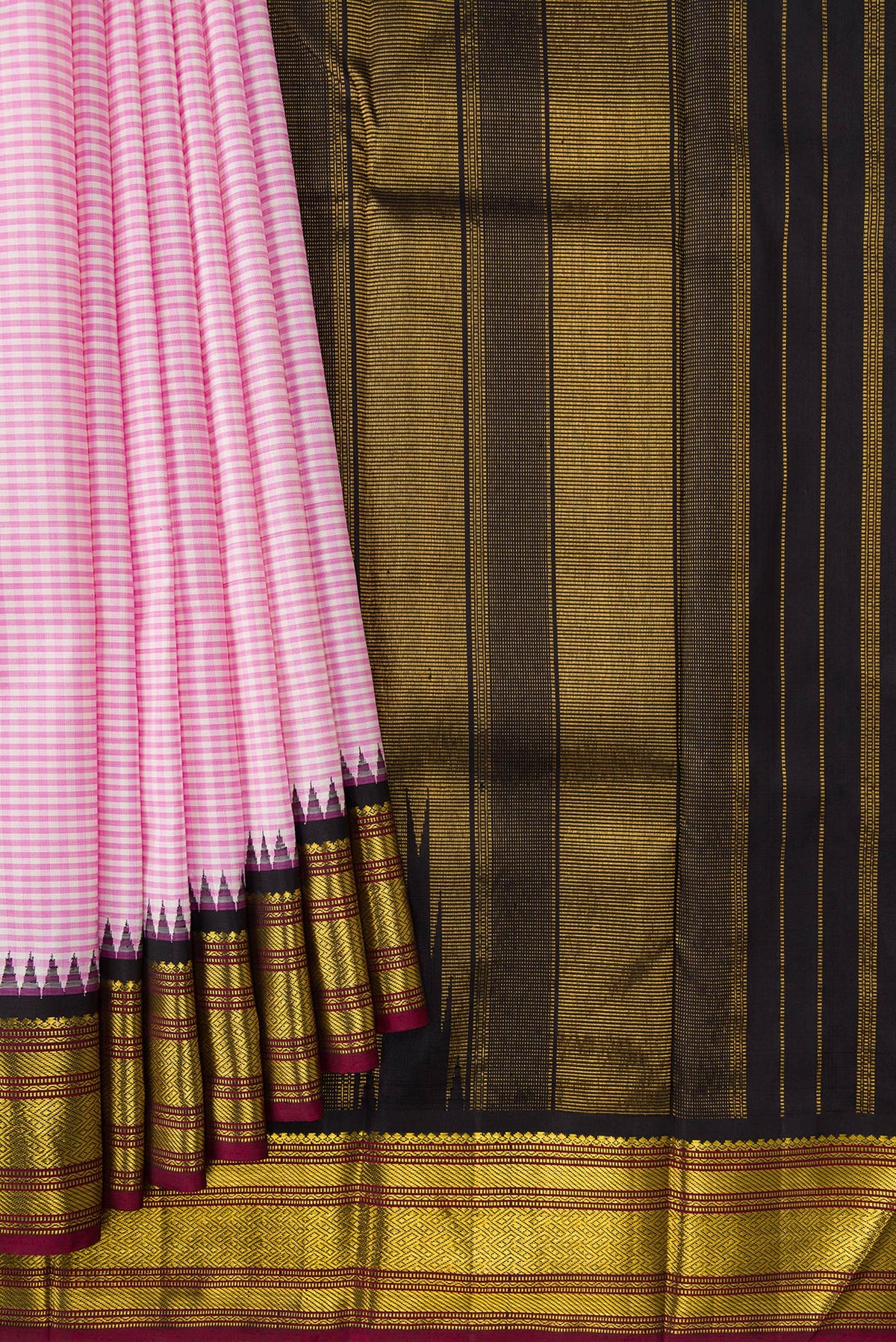 Pleats and pallu of Pink Dual Tone Kanjivaram Silk Saree with Checked design on the body and Zari Border. 