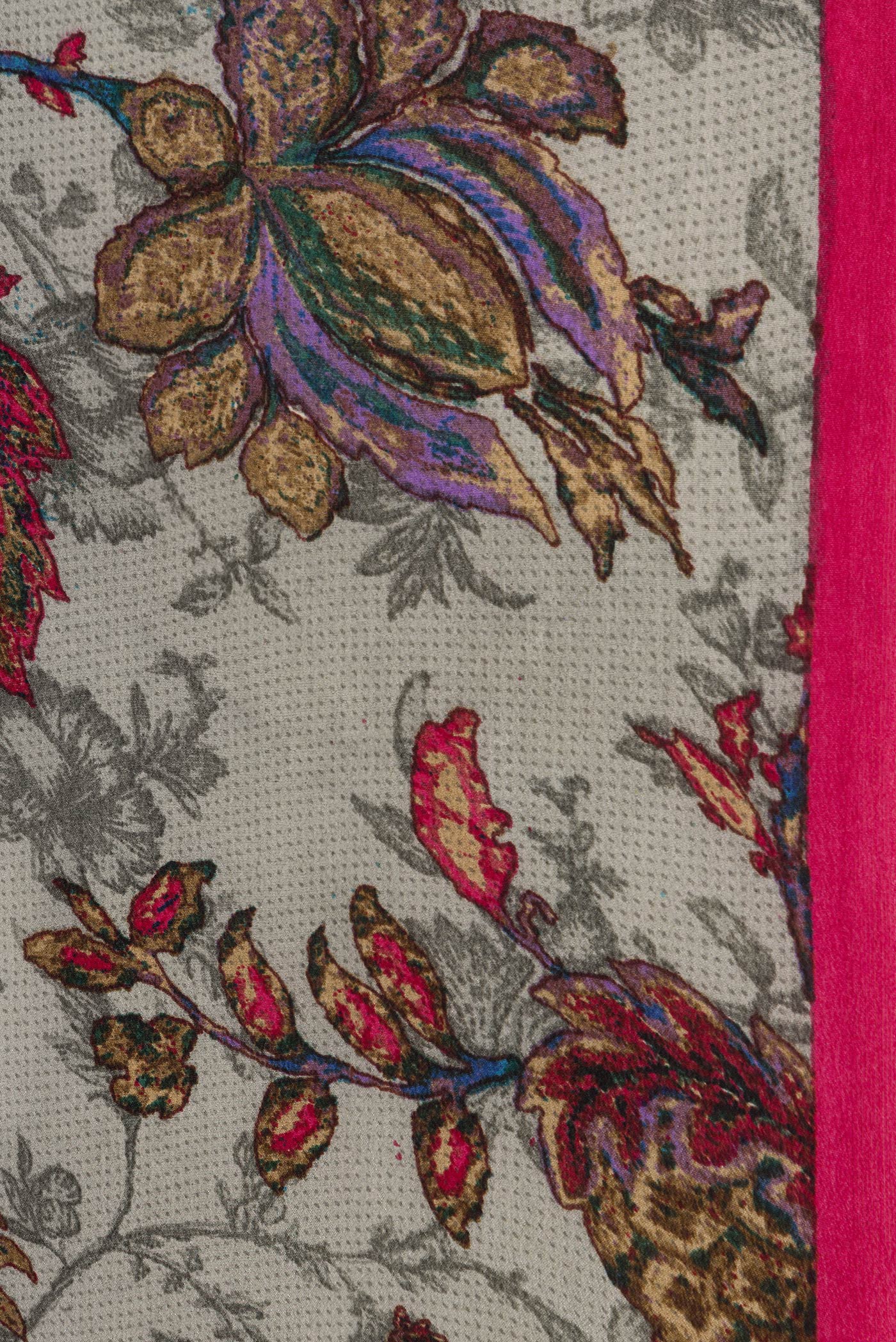 Border image of Grey Dual Tone Mysore Crepe Saree with Printed design on the body and Plain Border. 