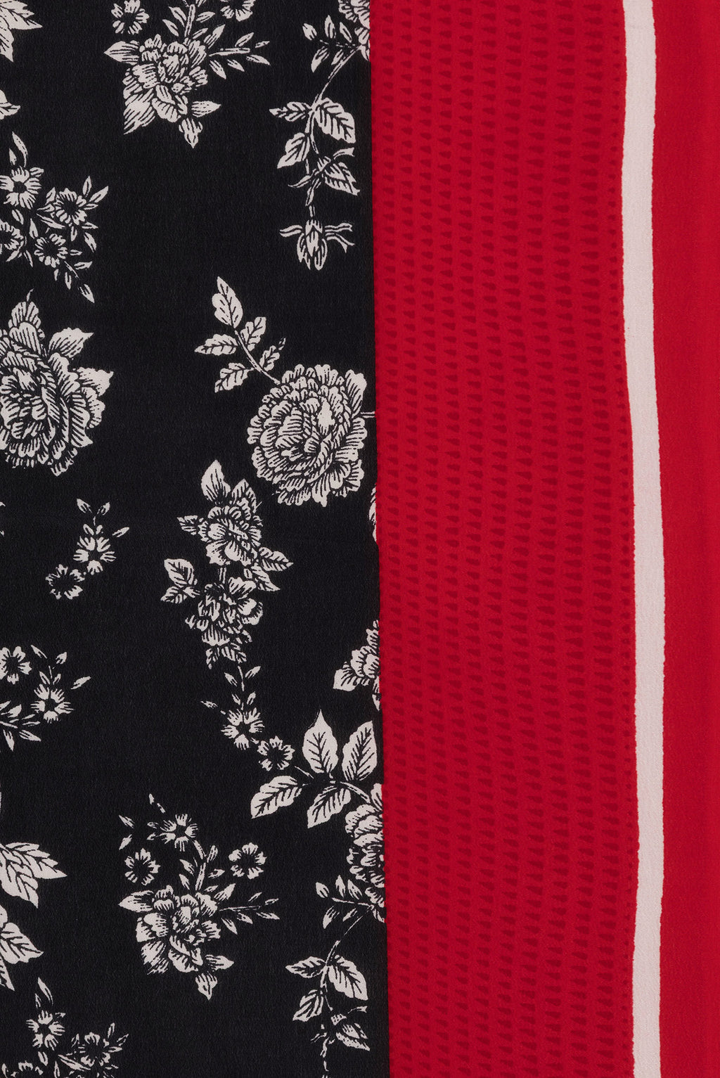 Border image of Black Dual Tone Mysore Crepe Saree with Printed design on the body and Plain Border. 