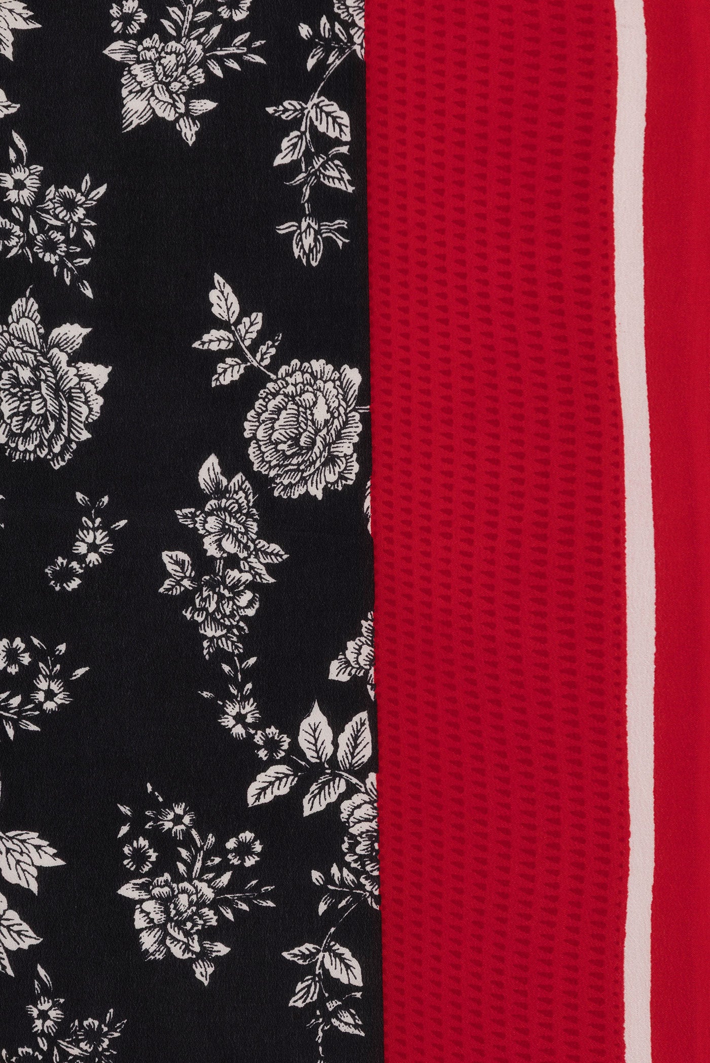 Border image of Black Dual Tone Mysore Crepe Saree with Printed design on the body and Plain Border. 