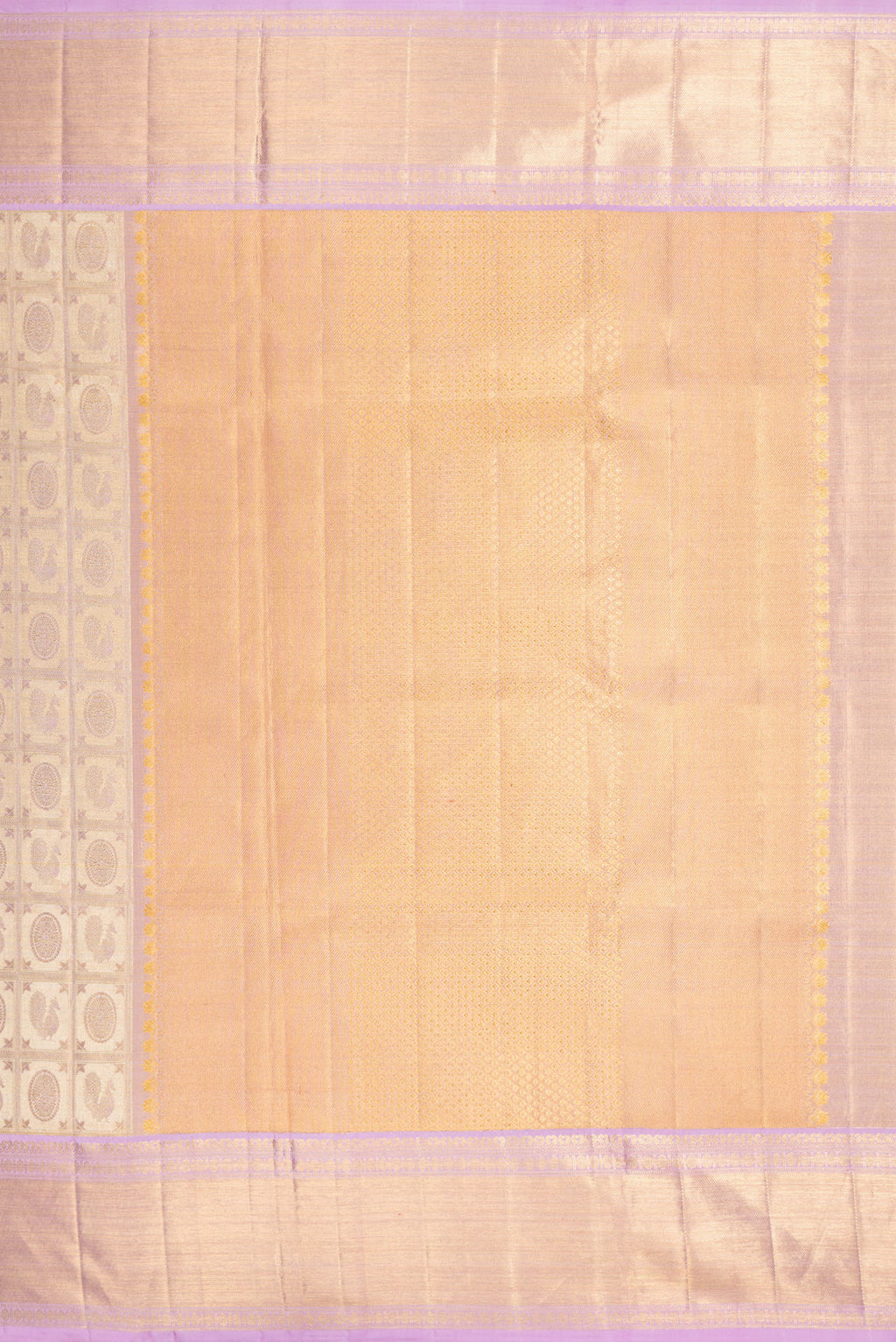 Close up image of the pallu of Gold Dual Tone Kanjivaram Tissue Silk Saree with Zari Brocade on the body and Zari Border. 