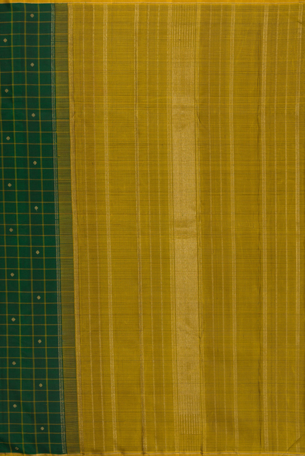 Close up image of the pallu of Bottle Green Kanchipuram Silk Saree with Checked design on the body and Thin Zari Line. 