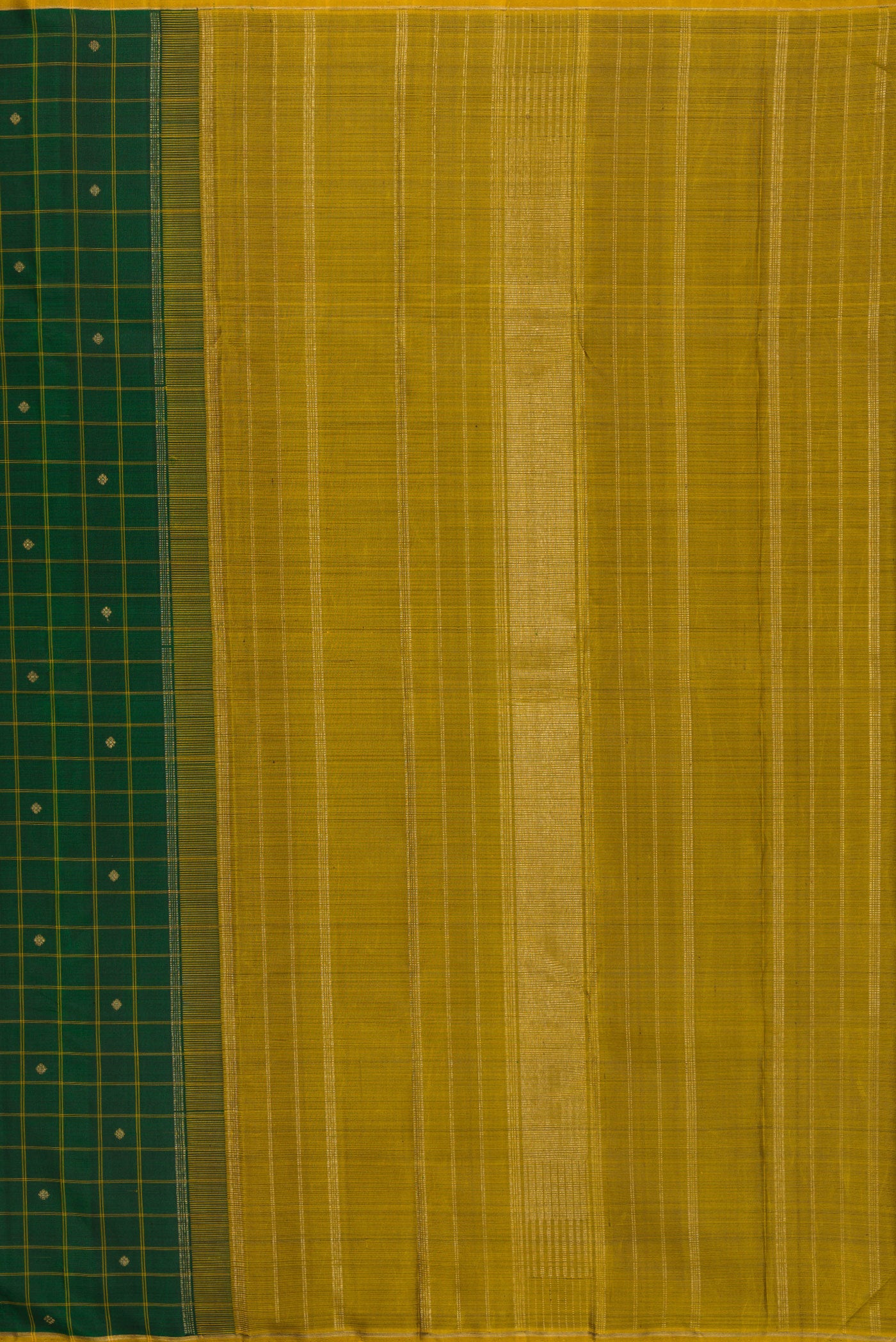 Close up image of the pallu of Bottle Green Kanchipuram Silk Saree with Checked design on the body and Thin Zari Line. 