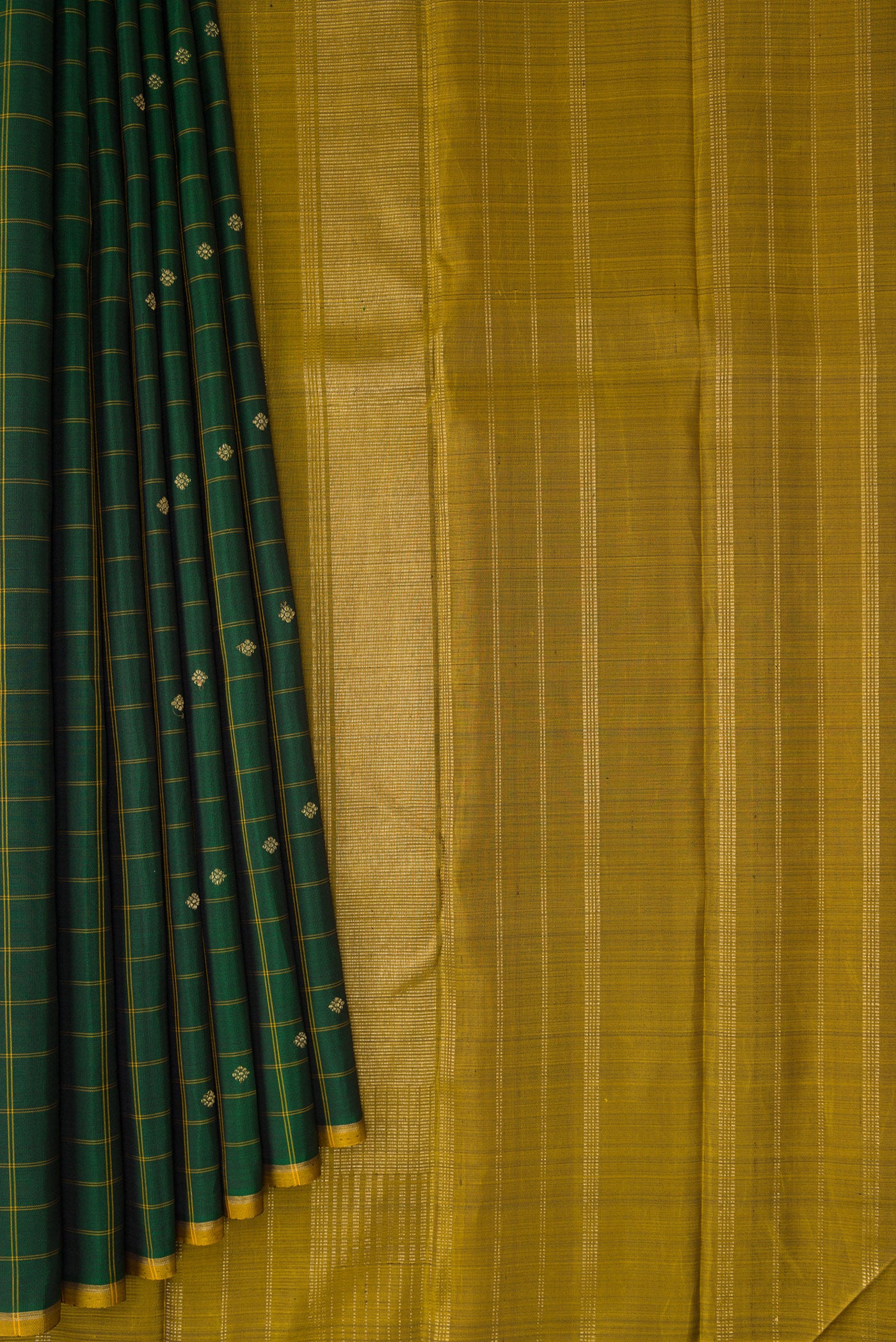Pleats and pallu of Bottle Green Kanchipuram Silk Saree with Checked design on the body and Thin Zari Line. 