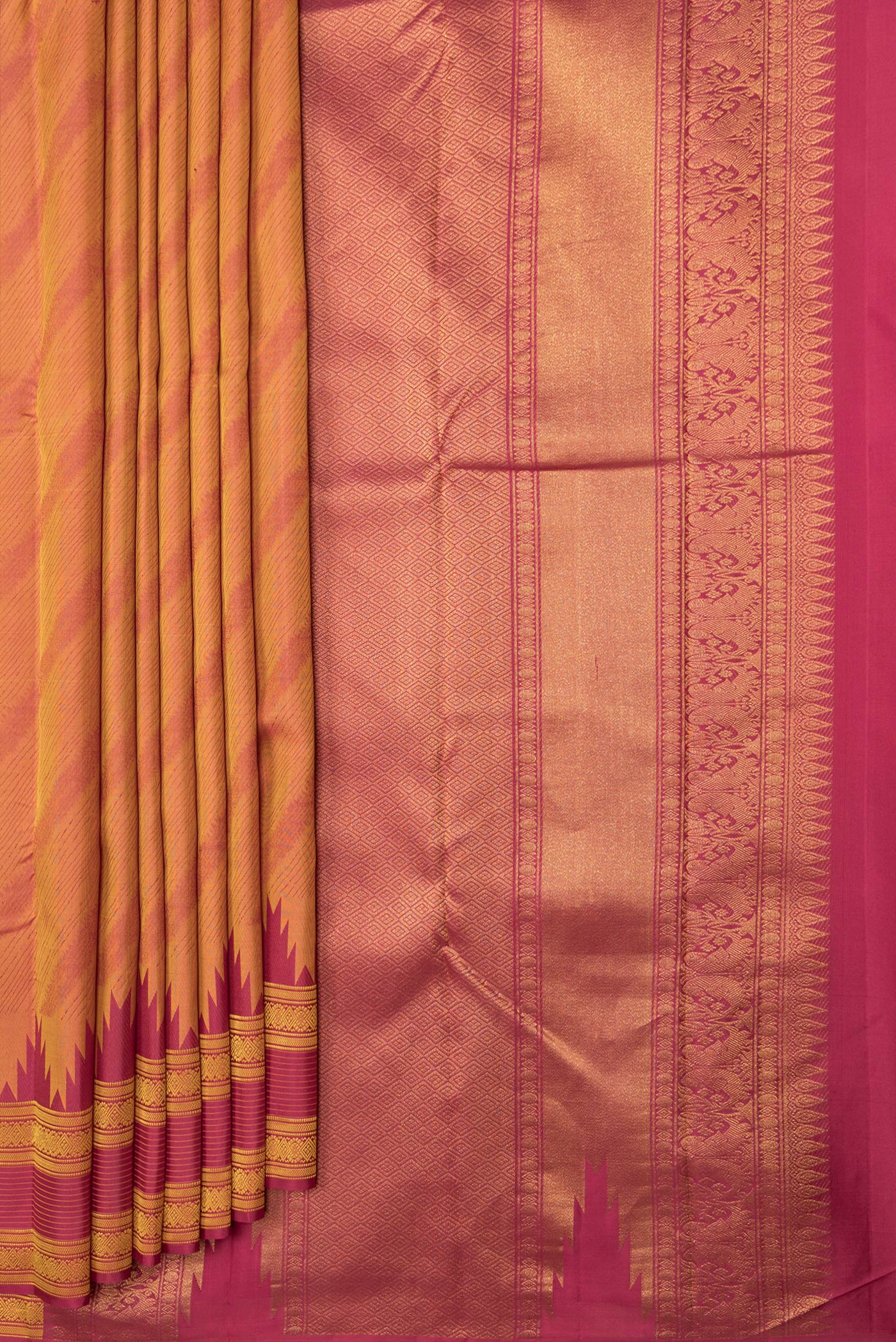Pleats and pallu of Mustard Dual Tone Kanchipuram Silk Saree with Jacquard design on the body and Thread Border. 