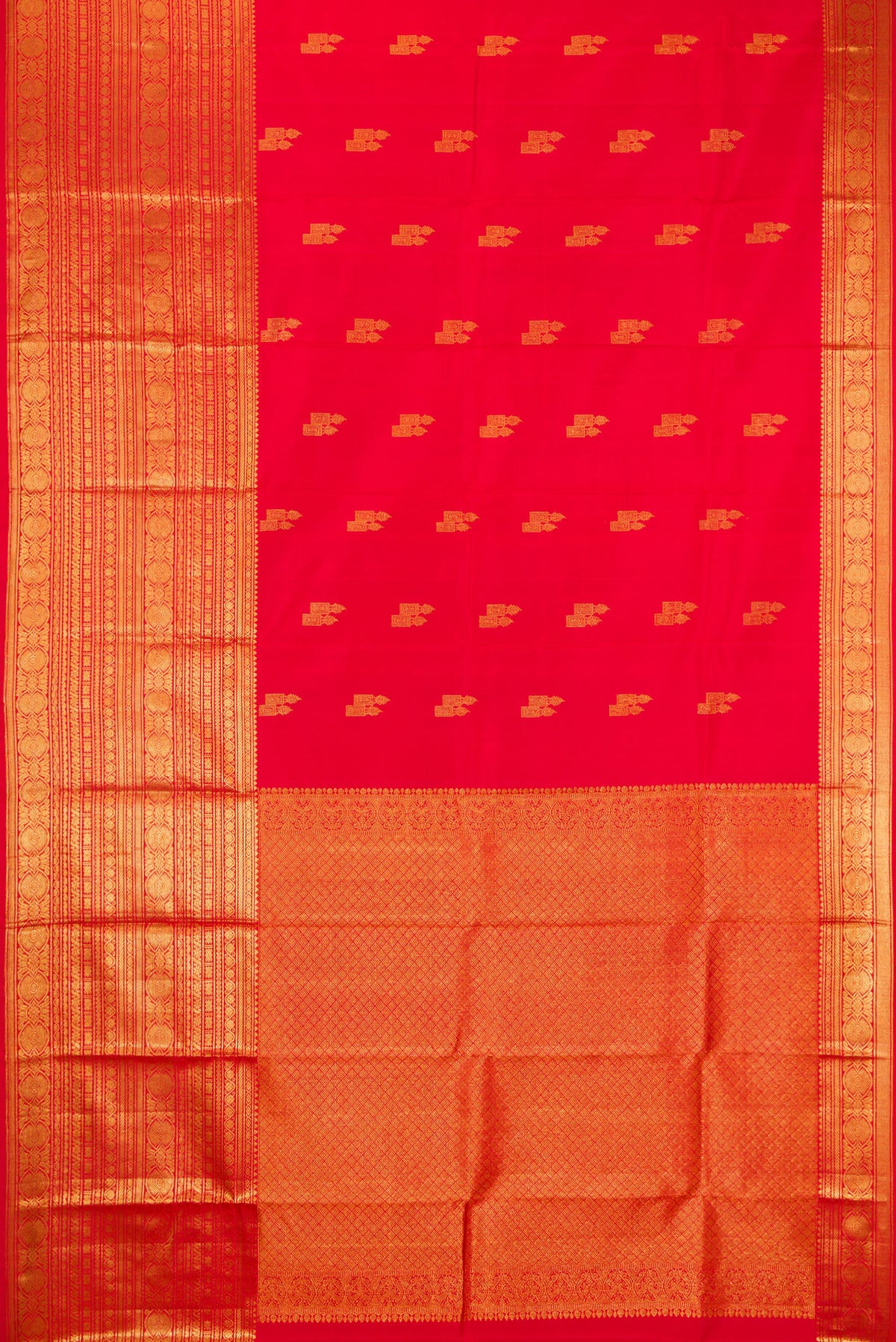 Flat view of Red Kanchipuram Silk Saree with Zari Butta on the body and Zari Border. 
