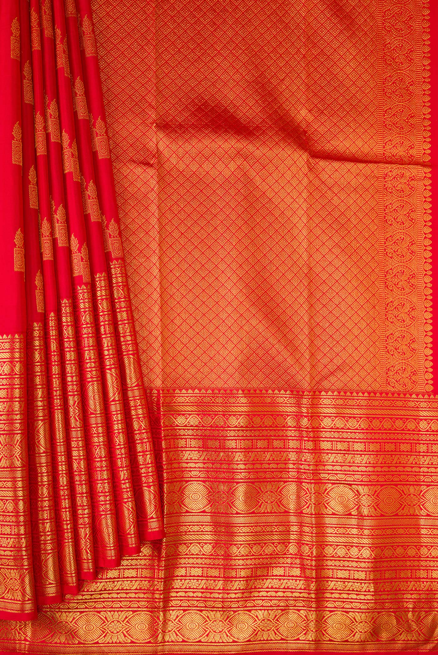 Pleats and pallu of Red Kanchipuram Silk Saree with Zari Butta on the body and Zari Border. 