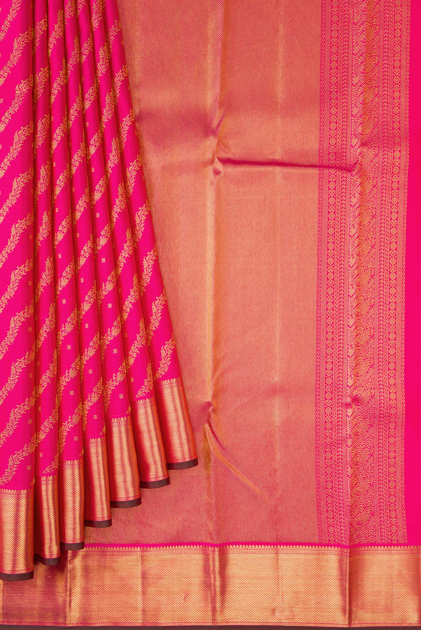 Pleats and pallu of Pink Dual Tone Kanjivaram Silk Saree with Zari Brocade on the body and Zari Border. 